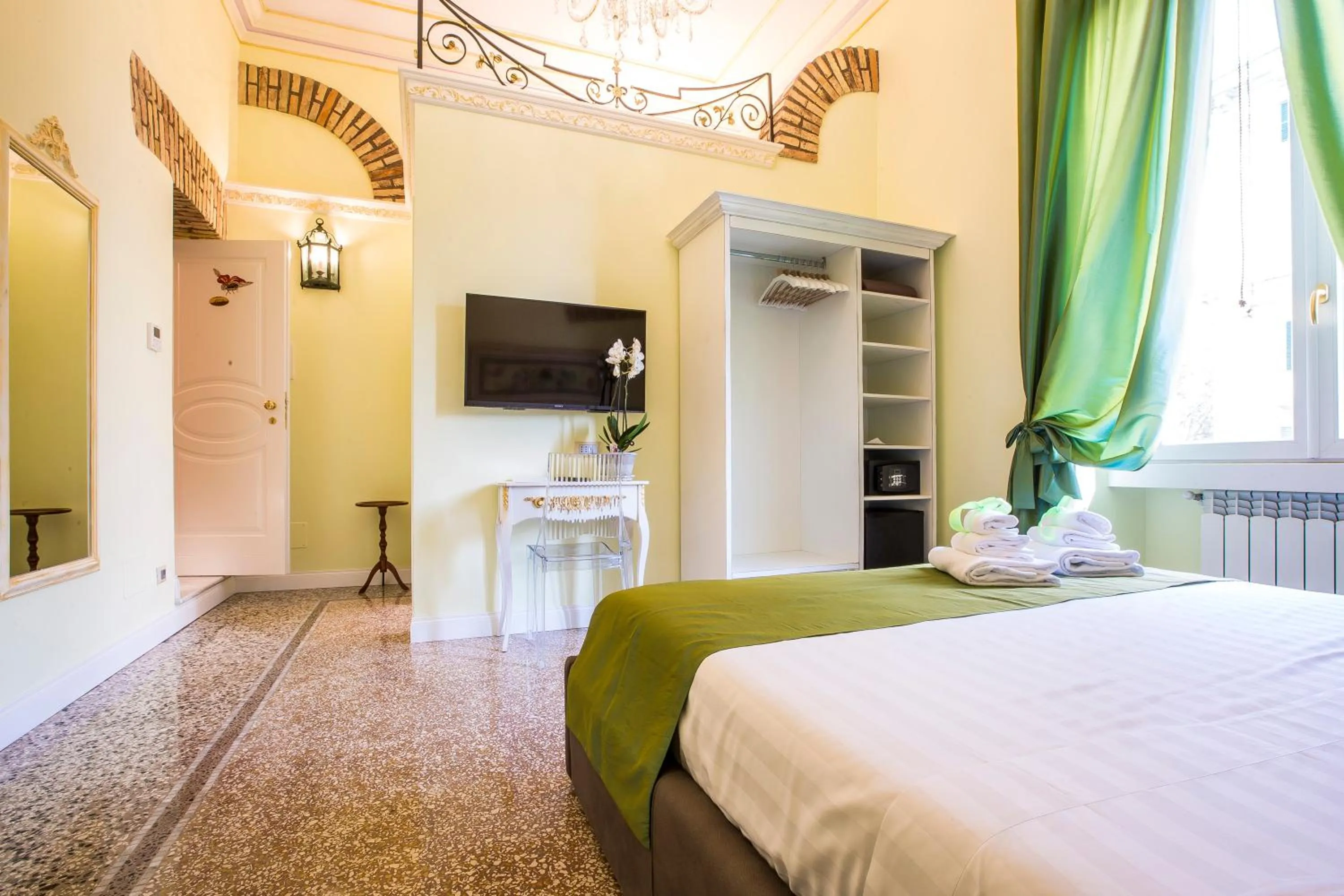 Bed in Trastevere Royal Suite Trilussa