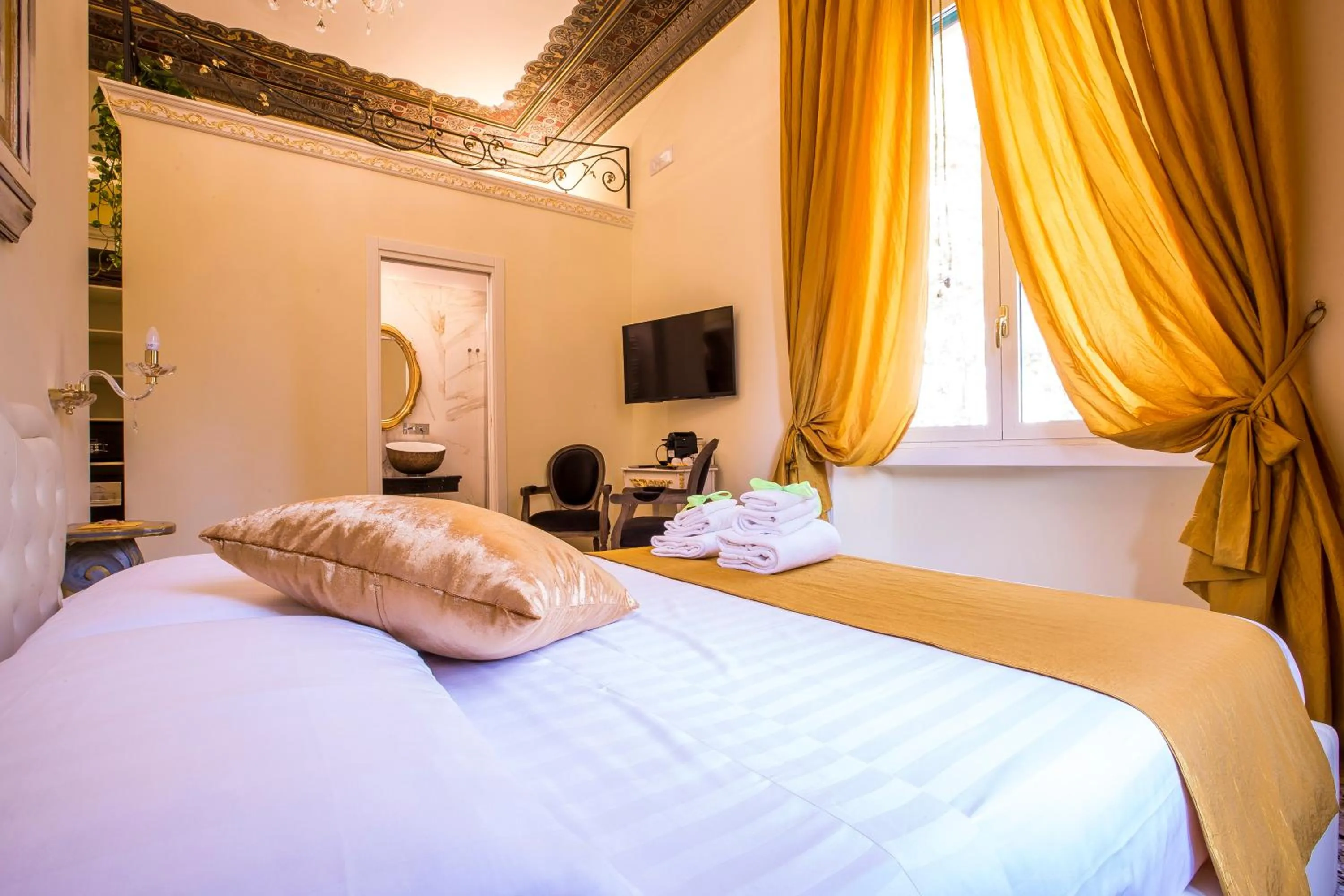 Bed in Trastevere Royal Suite Trilussa