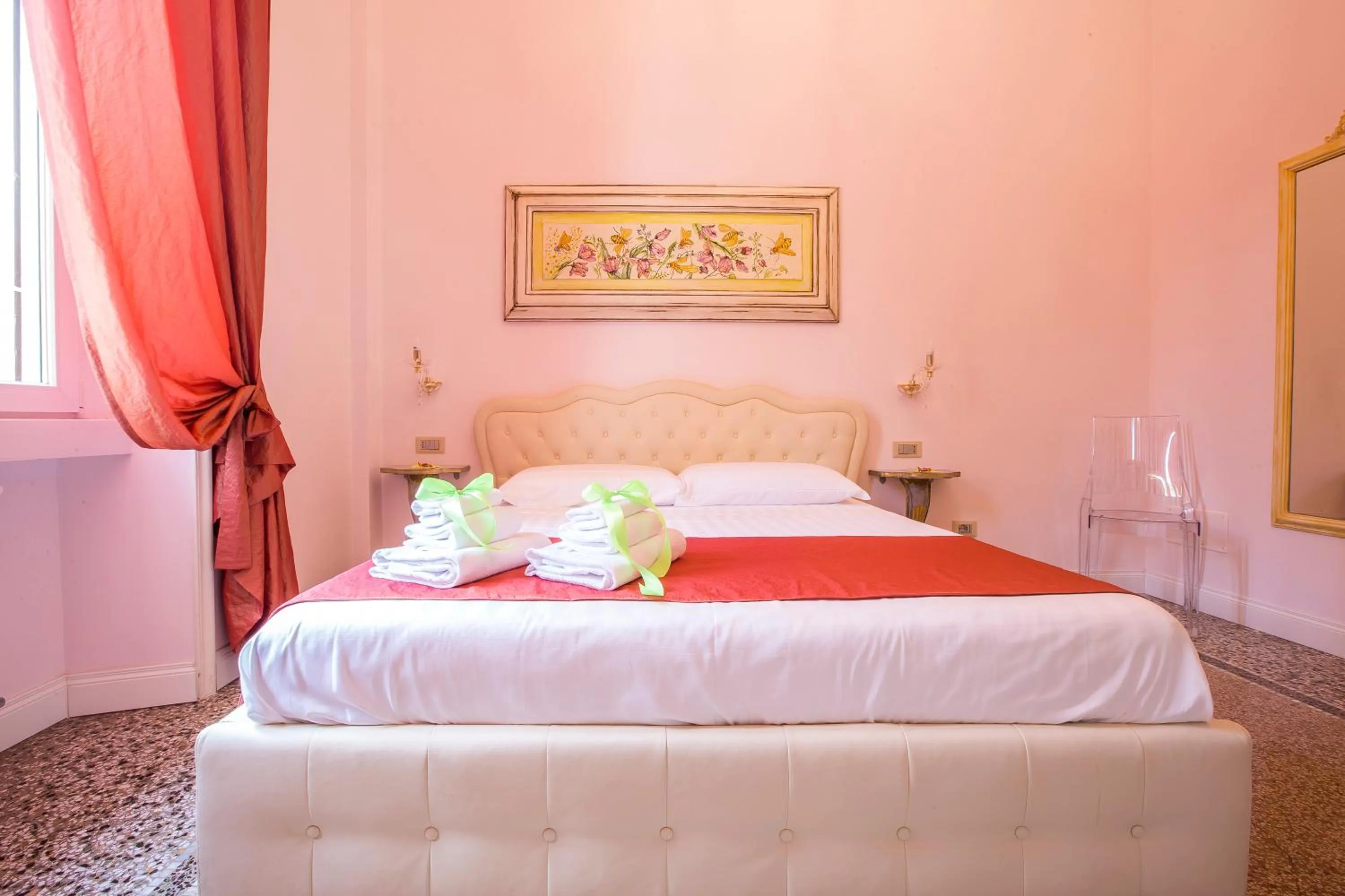 Bed in Trastevere Royal Suite Trilussa