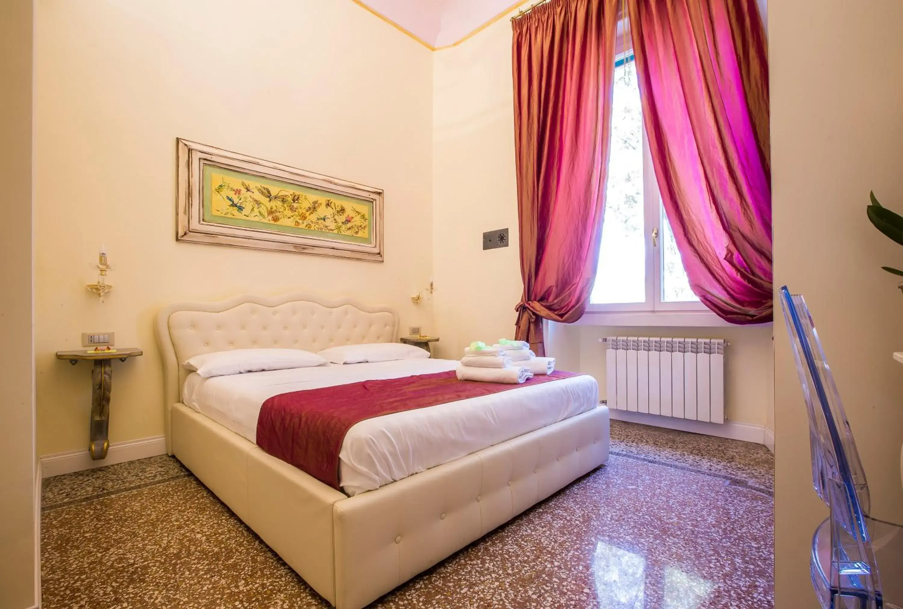 Classic Double Room in Trastevere Royal Suite Trilussa Classic Double Room in Trastevere Royal Suite Trilussa