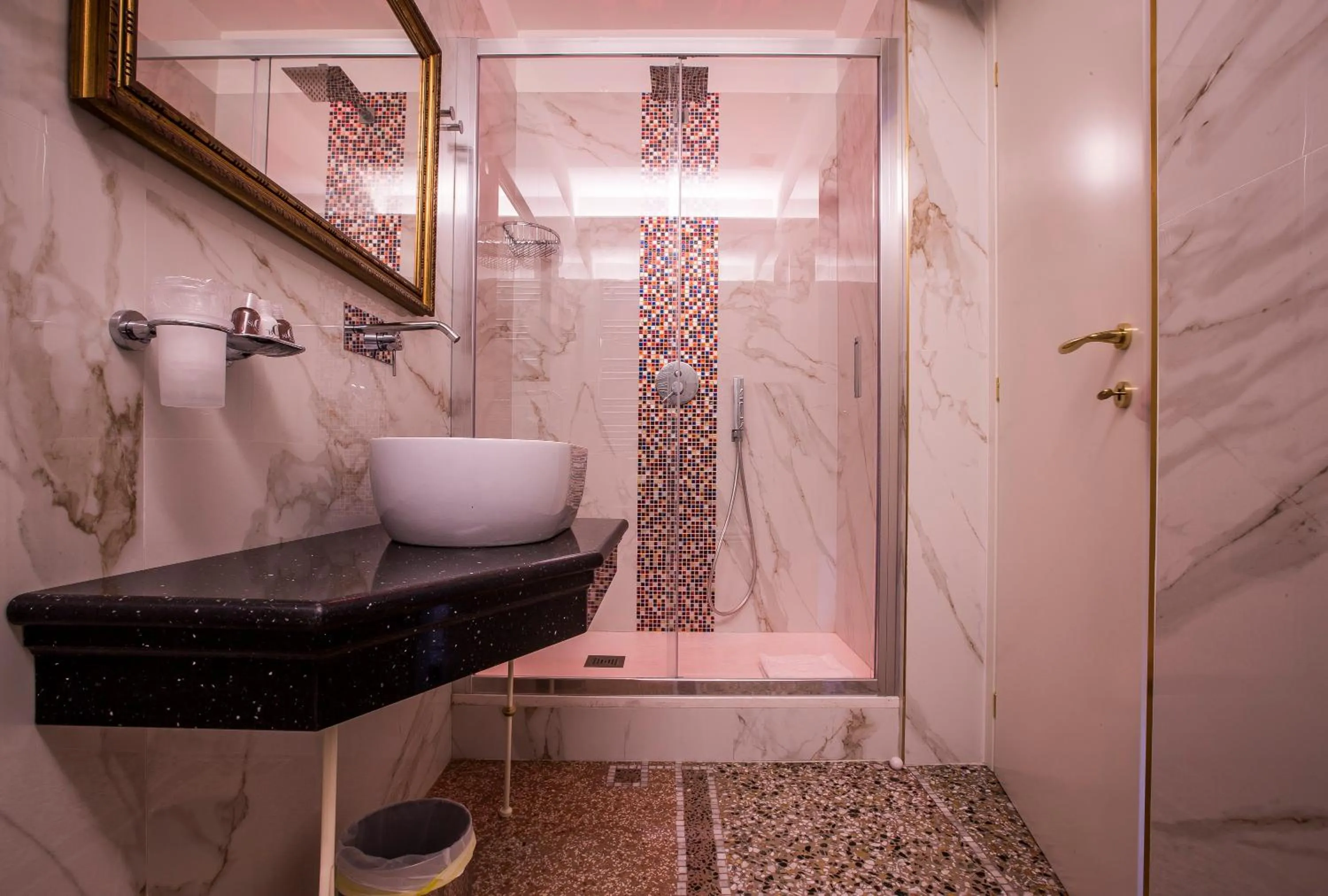 Shower in Trastevere Royal Suite Trilussa