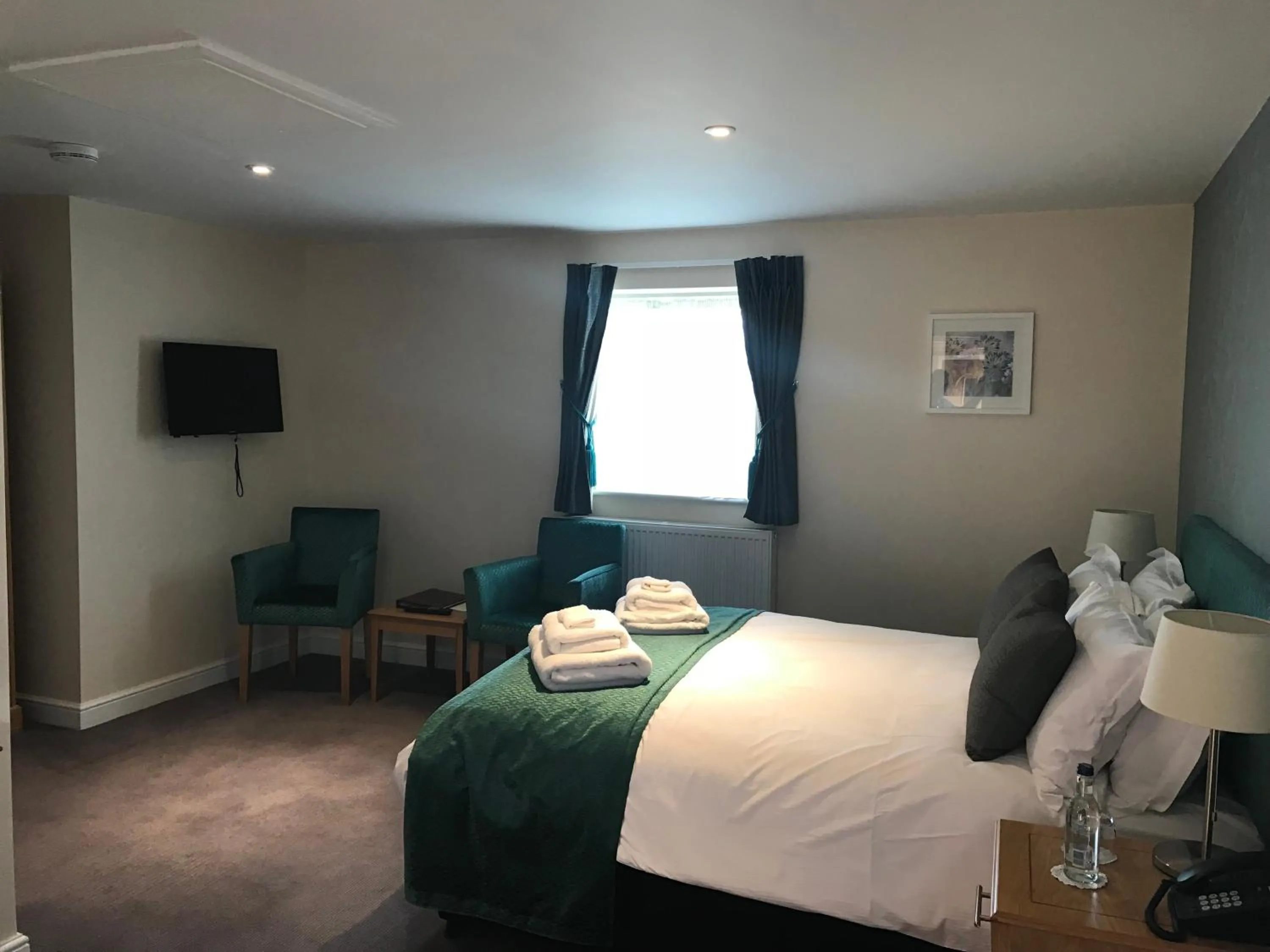 Bedroom, Bed in The Bird in Hand