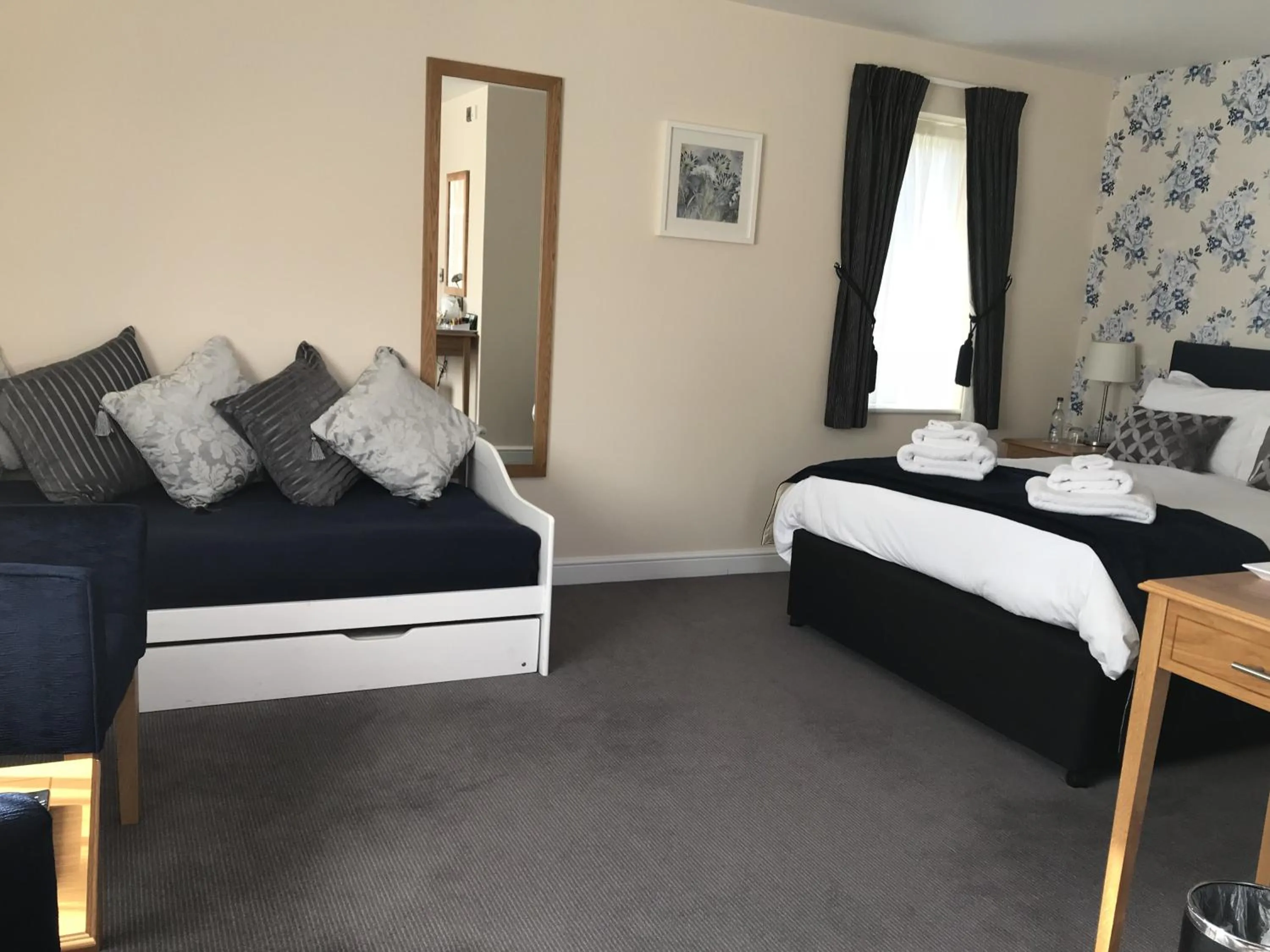 Bedroom, Bed in The Bird in Hand