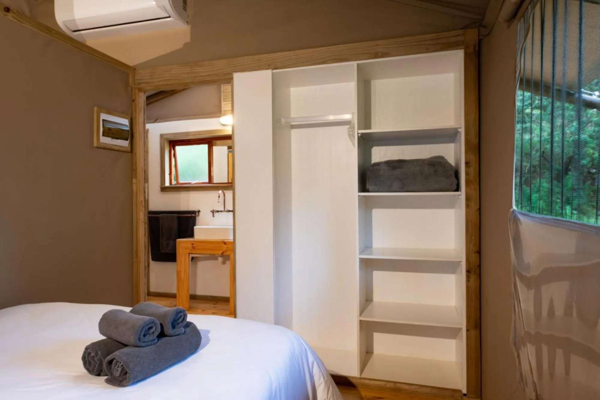 Bed in AfriCamps at Doolhof Wine Estate