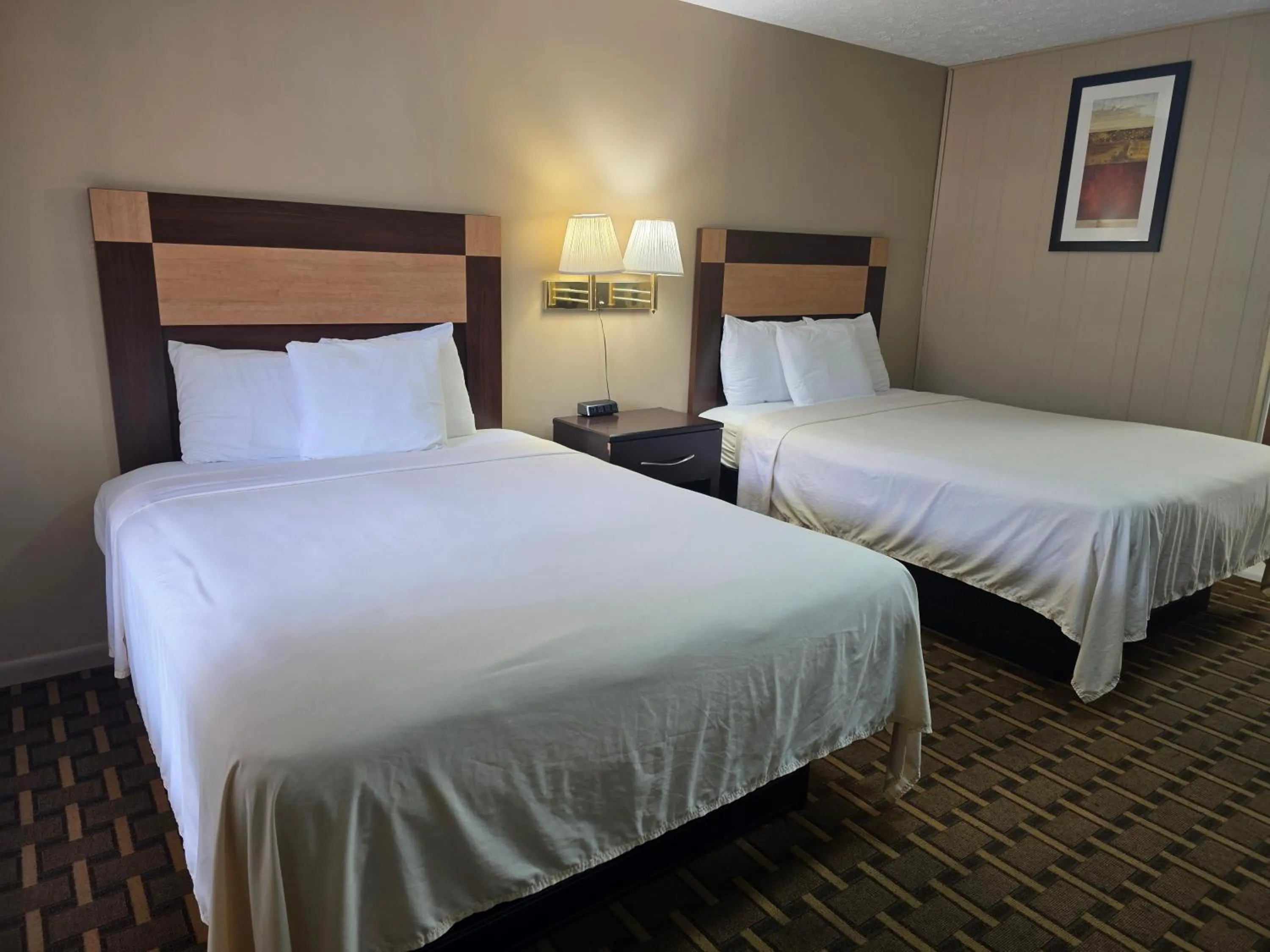 Bed in Travelowes Motel - Maggie Valley