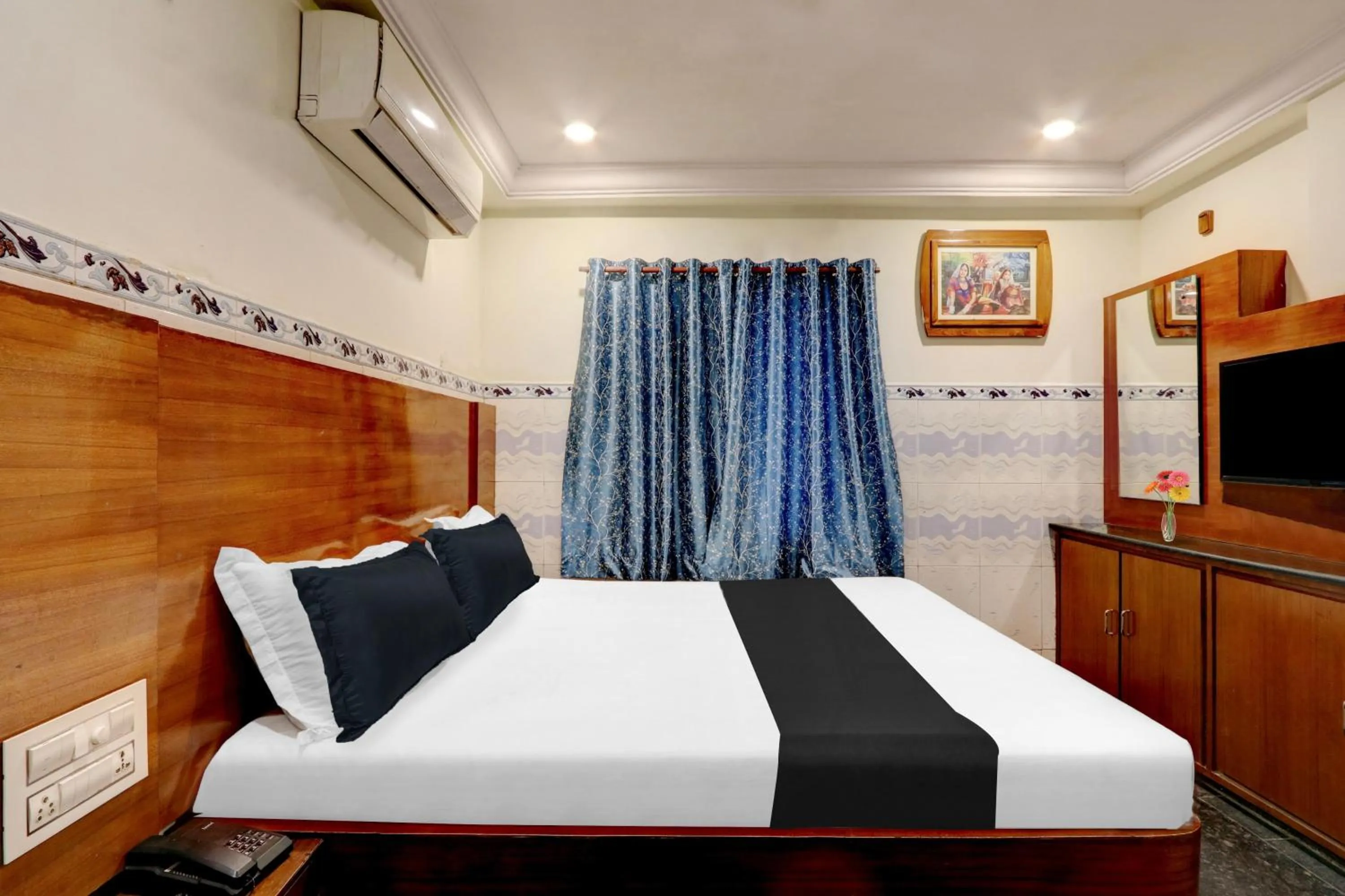Bedroom, Bed in Super Hotel O Hanuman Pet Near Railway Station
