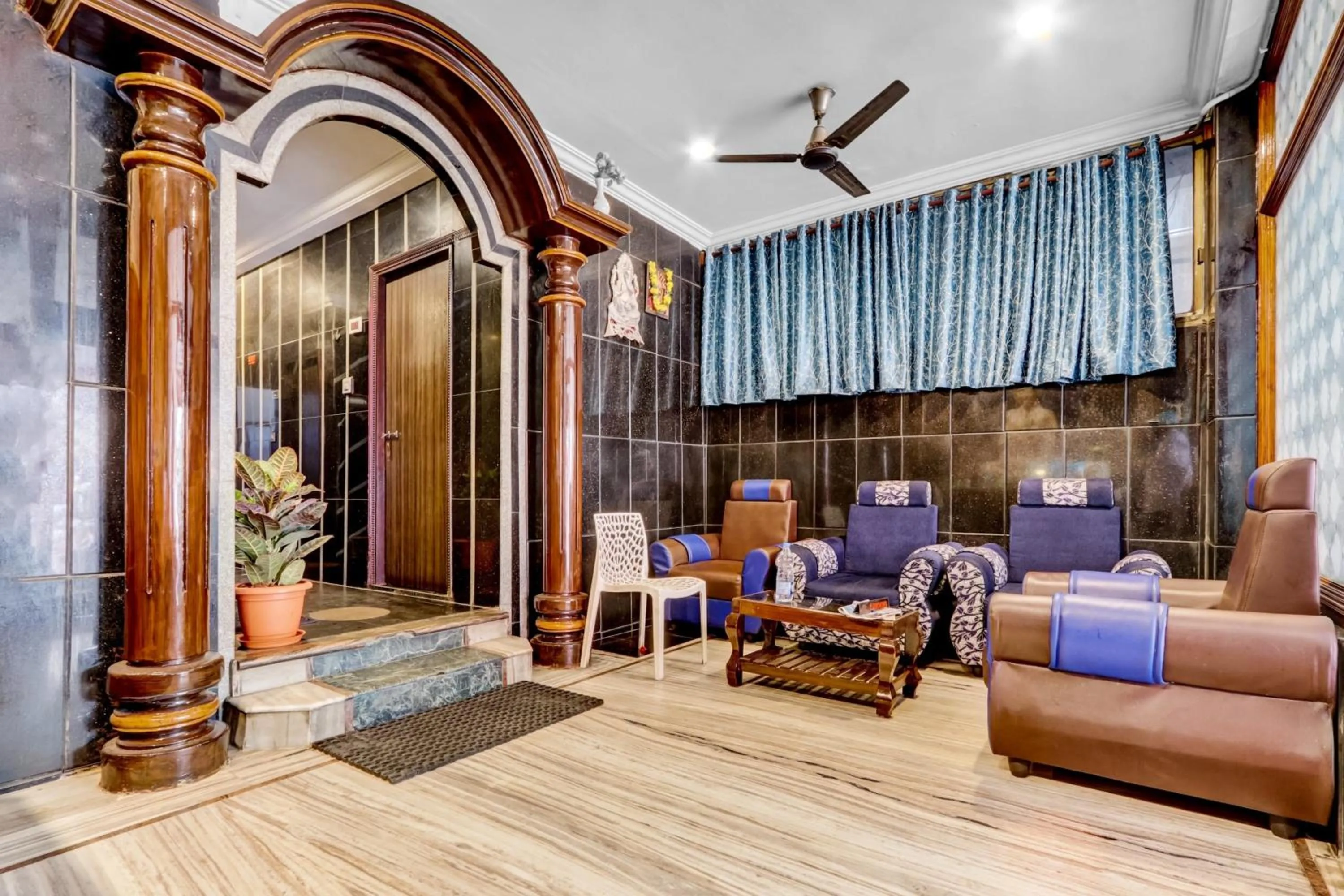 Lobby or reception in Super Hotel O Hanuman Pet Near Railway Station