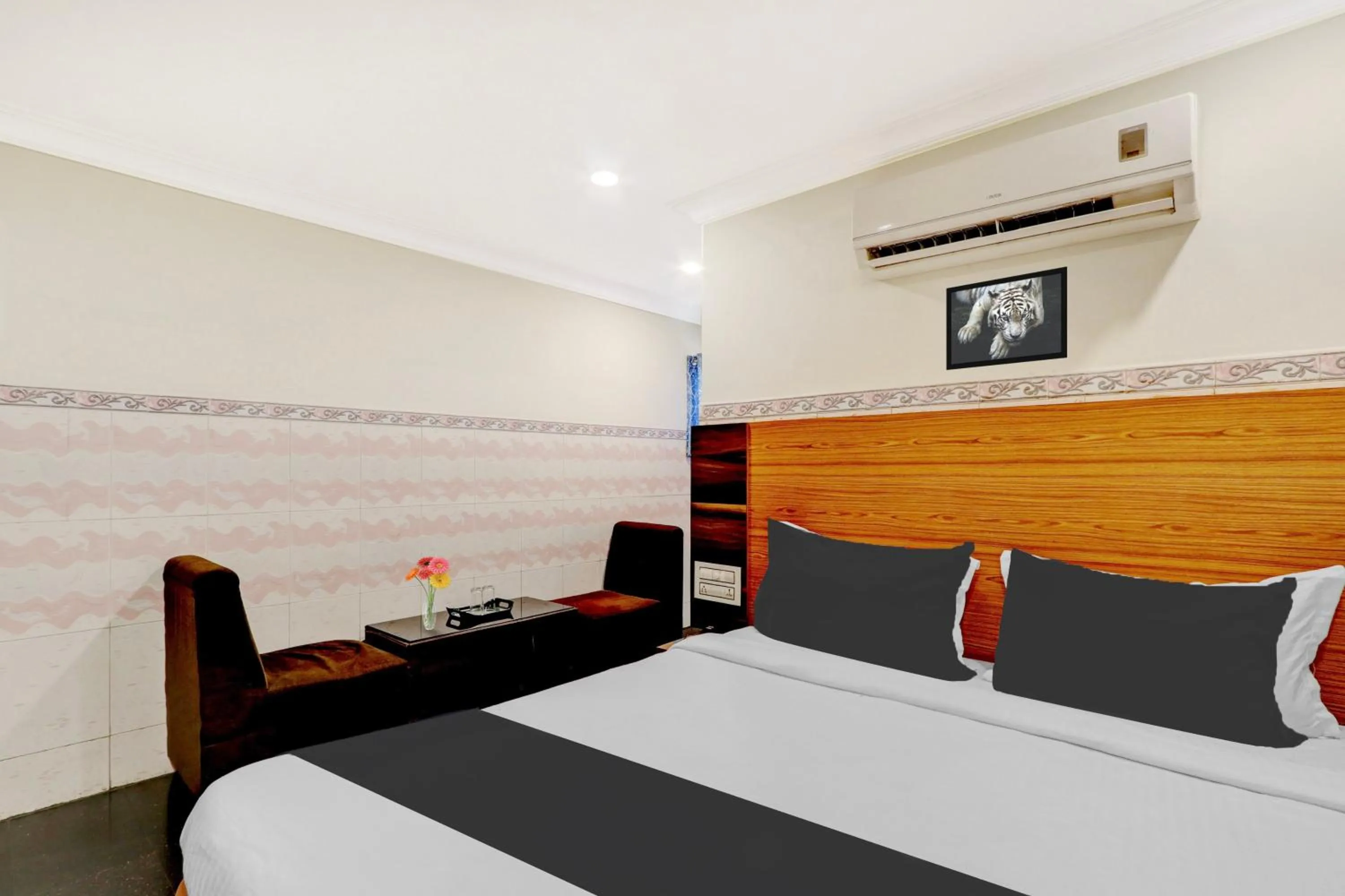 Bedroom, Bed in Super Hotel O Hanuman Pet Near Railway Station