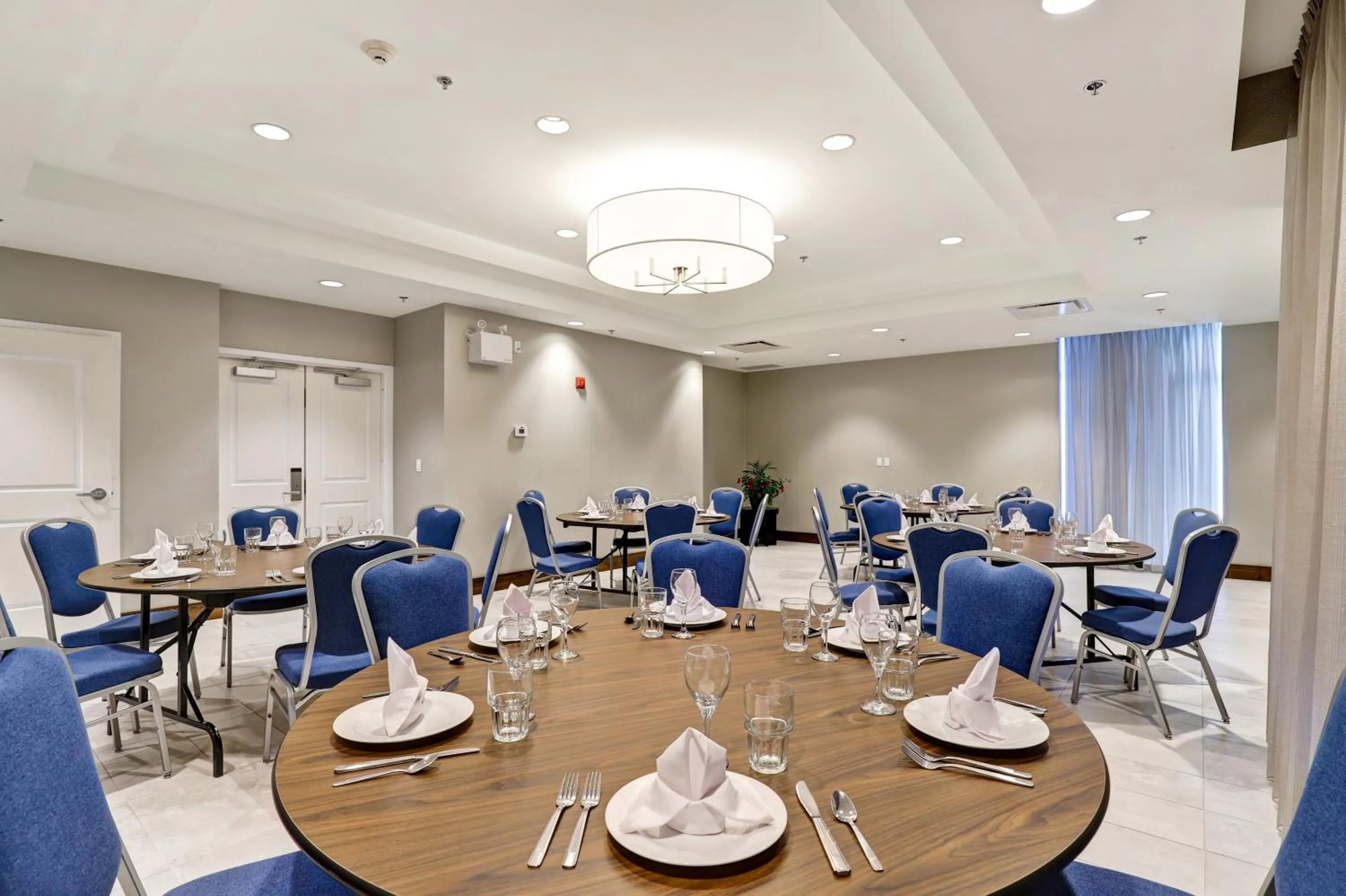 Banquet/Function facilities, Restaurant/Places to Eat in Residences at Kanata Lakes