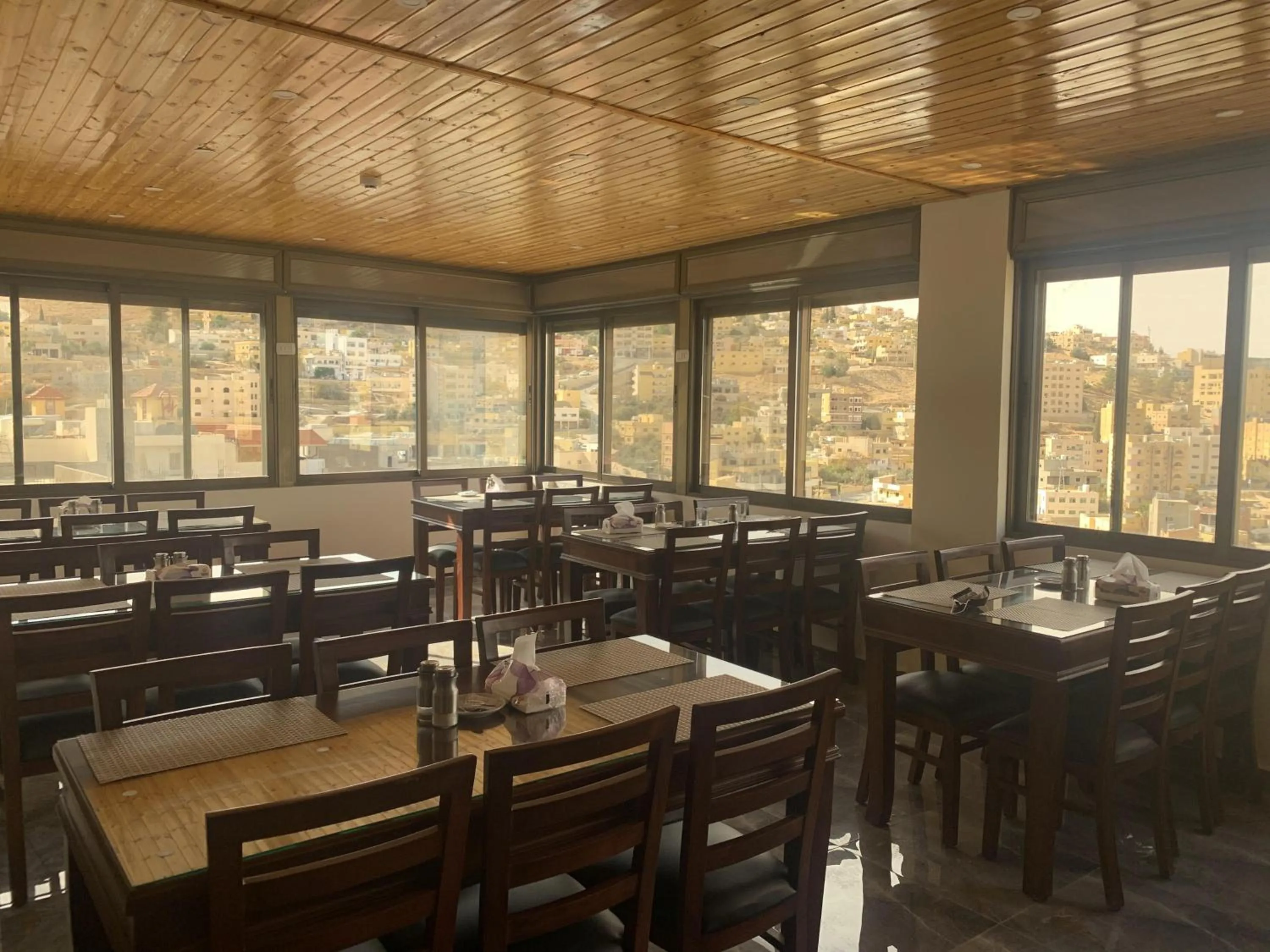 Restaurant/places to eat in Petra Sky Hotel