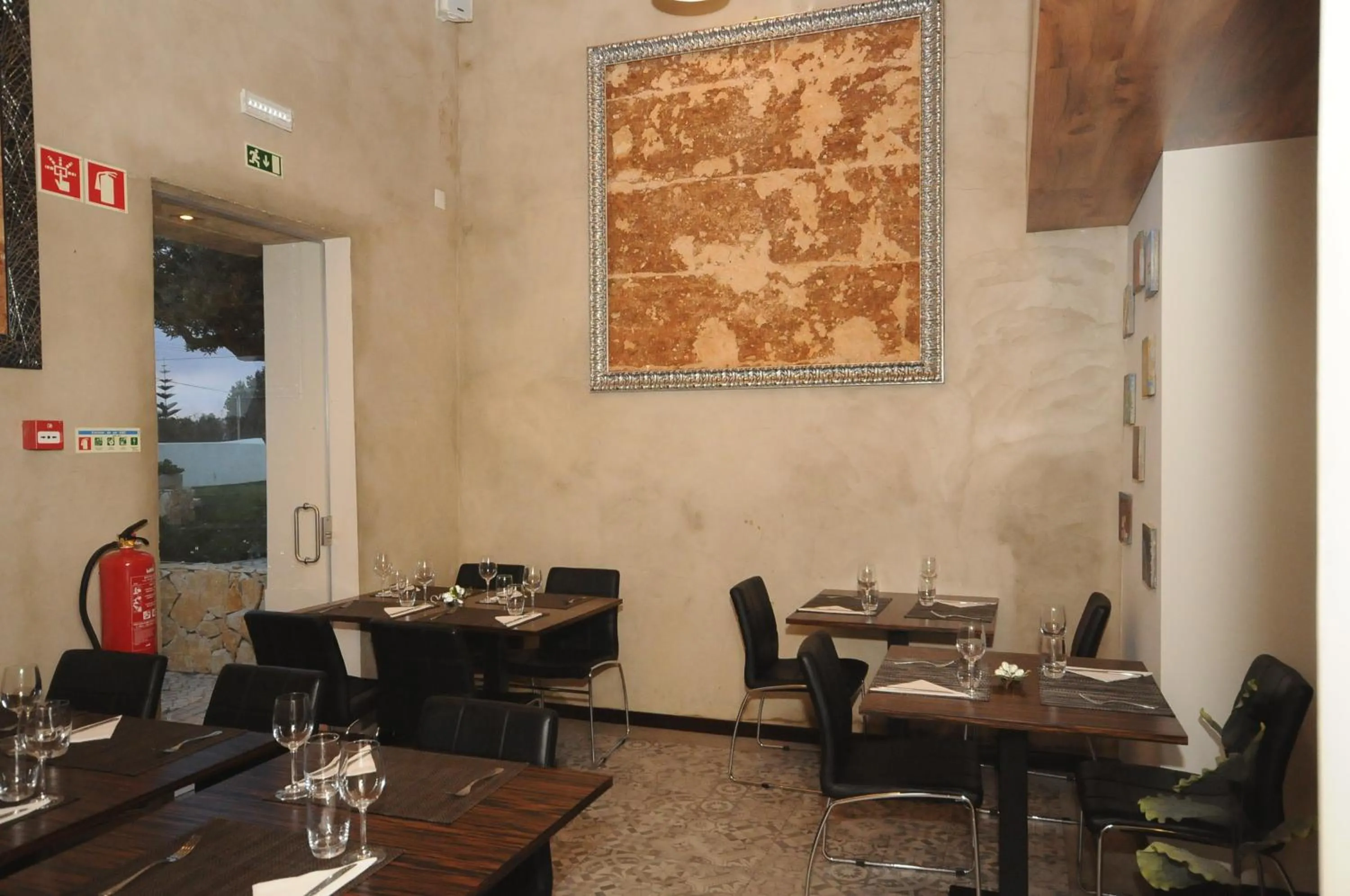 Restaurant/places to eat in Lost & Found - Guesthouse & Suites