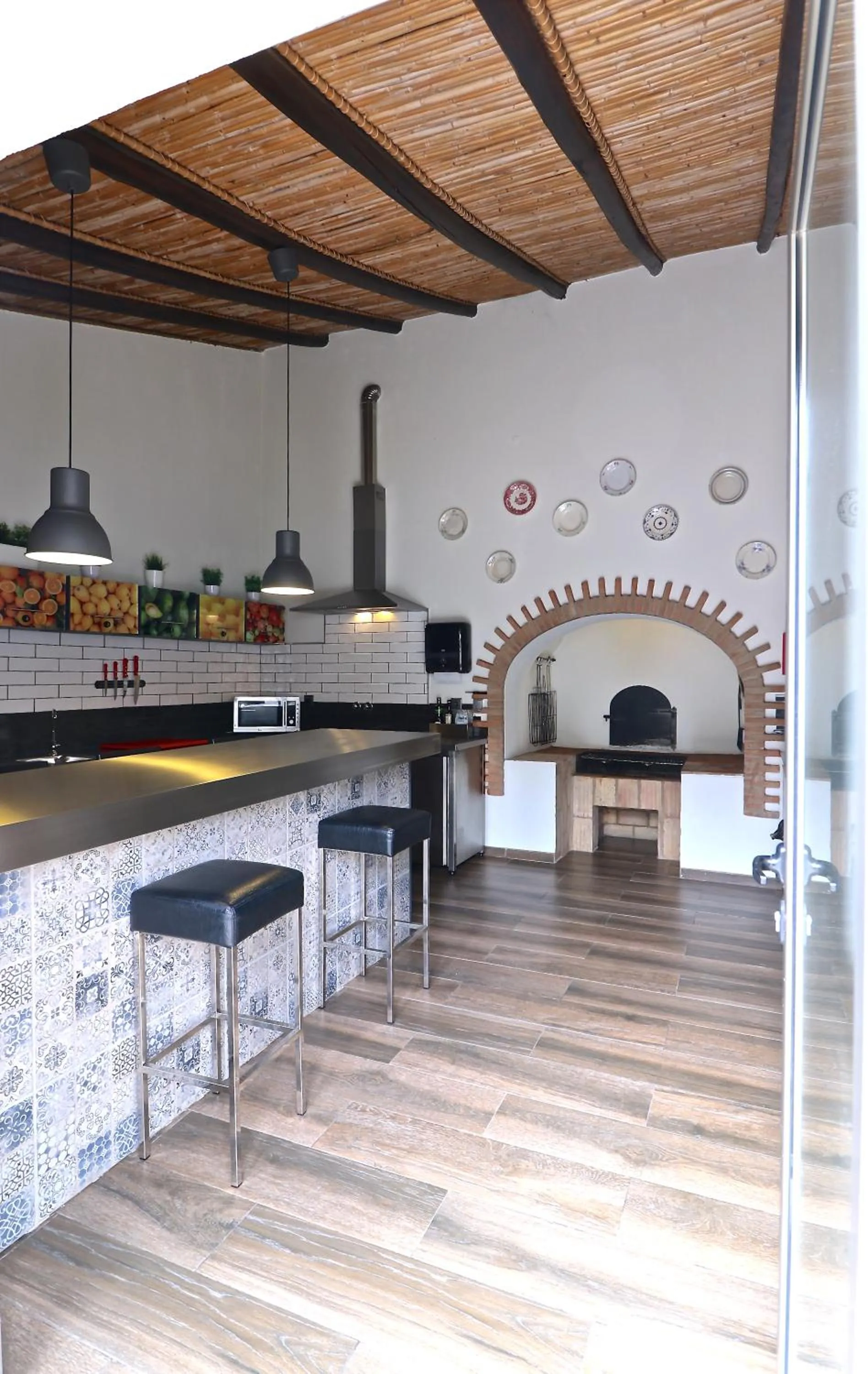Communal kitchen in Lost & Found - Guesthouse & Suites
