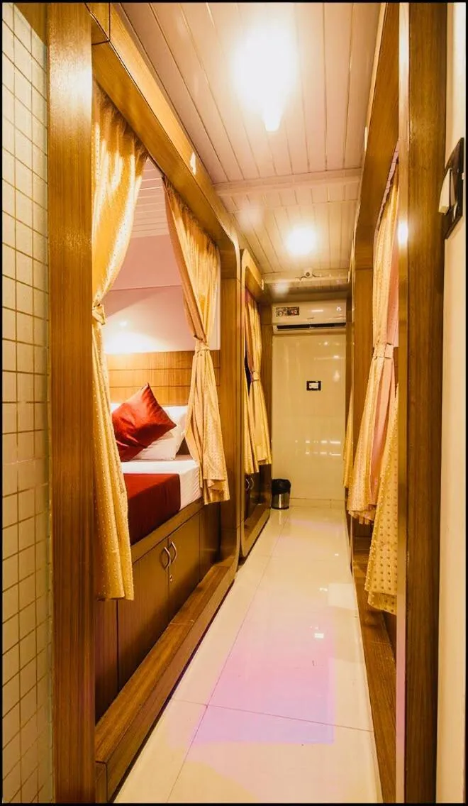 Bed in Qubestay Airport Capsule Hotel & Hostel