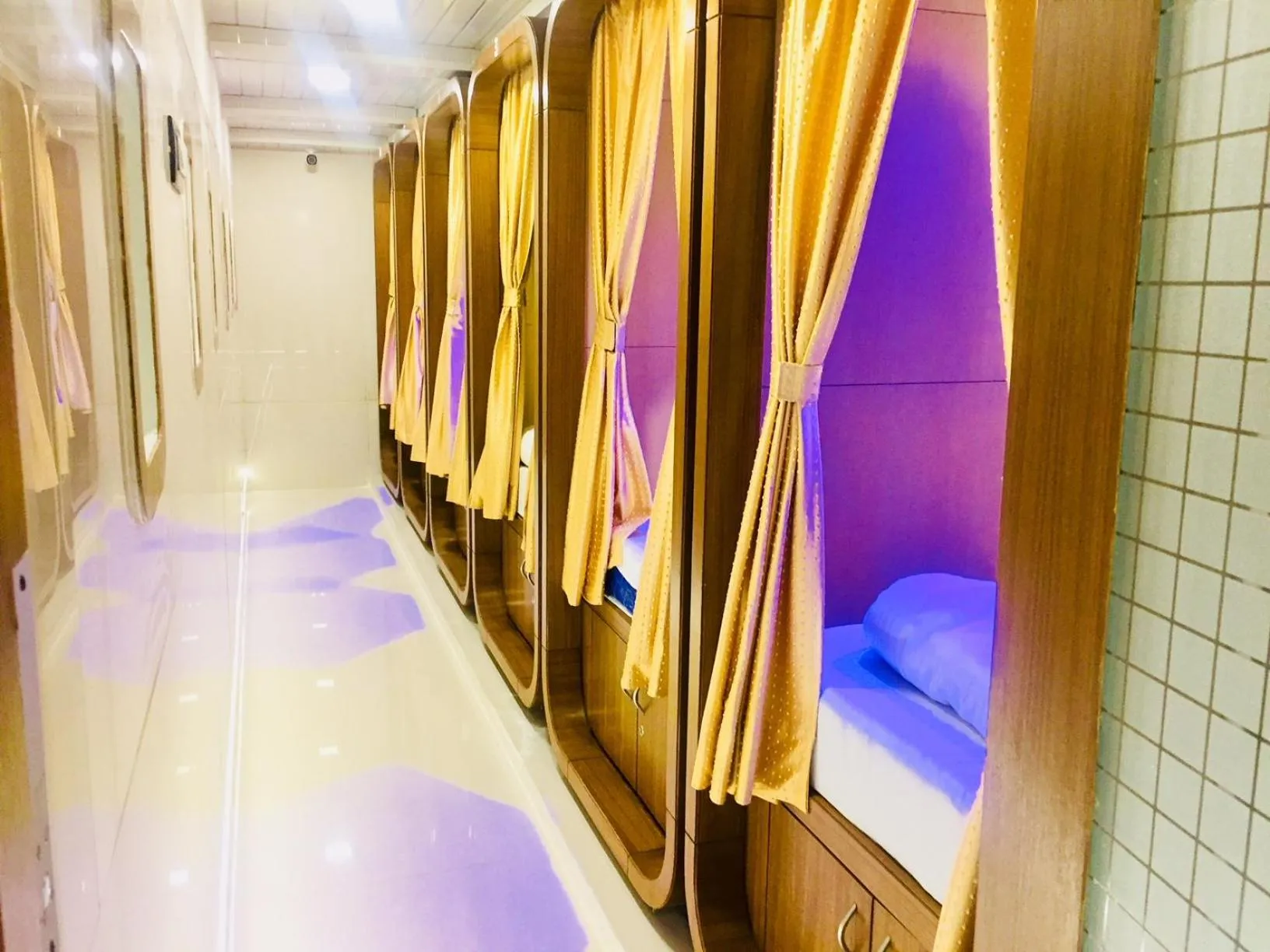 Property building, Bed in Qubestay Airport Capsule Hotel & Hostel