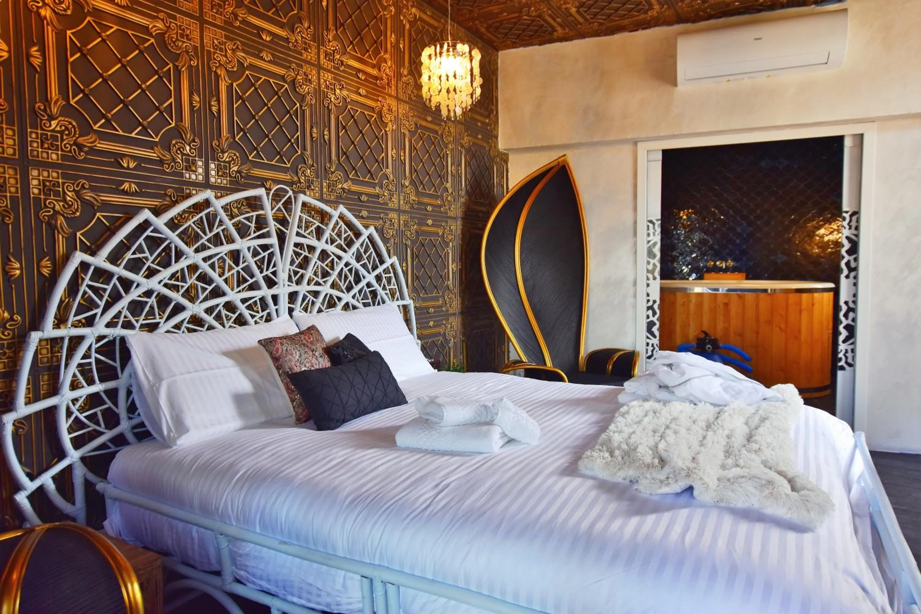 Bed in Chapel 5 Boutique Suites B&B