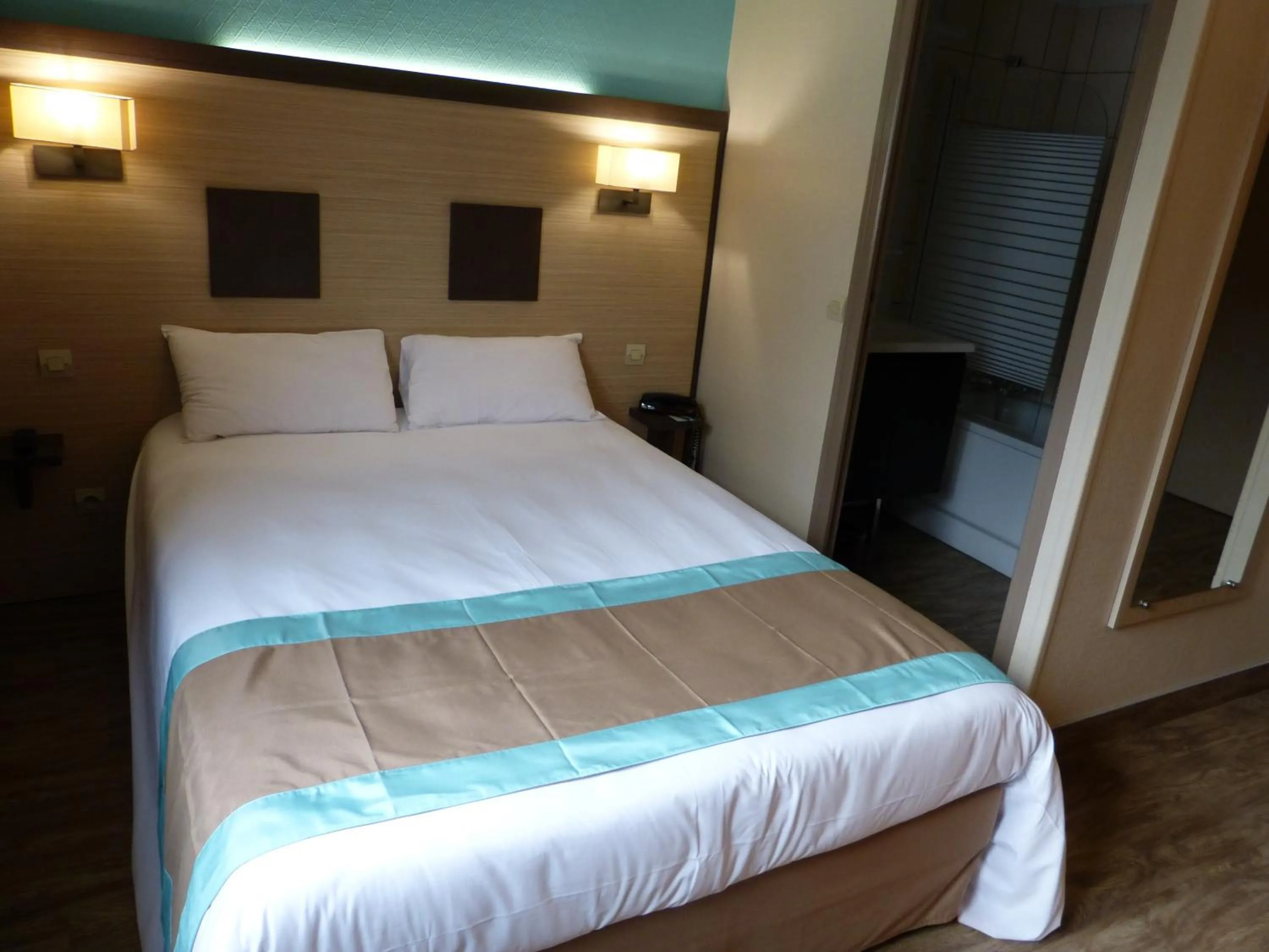 Bedroom, Bed in Hotel ARBOR - Les Hunaudieres - Le Mans Sud - Mulsanne