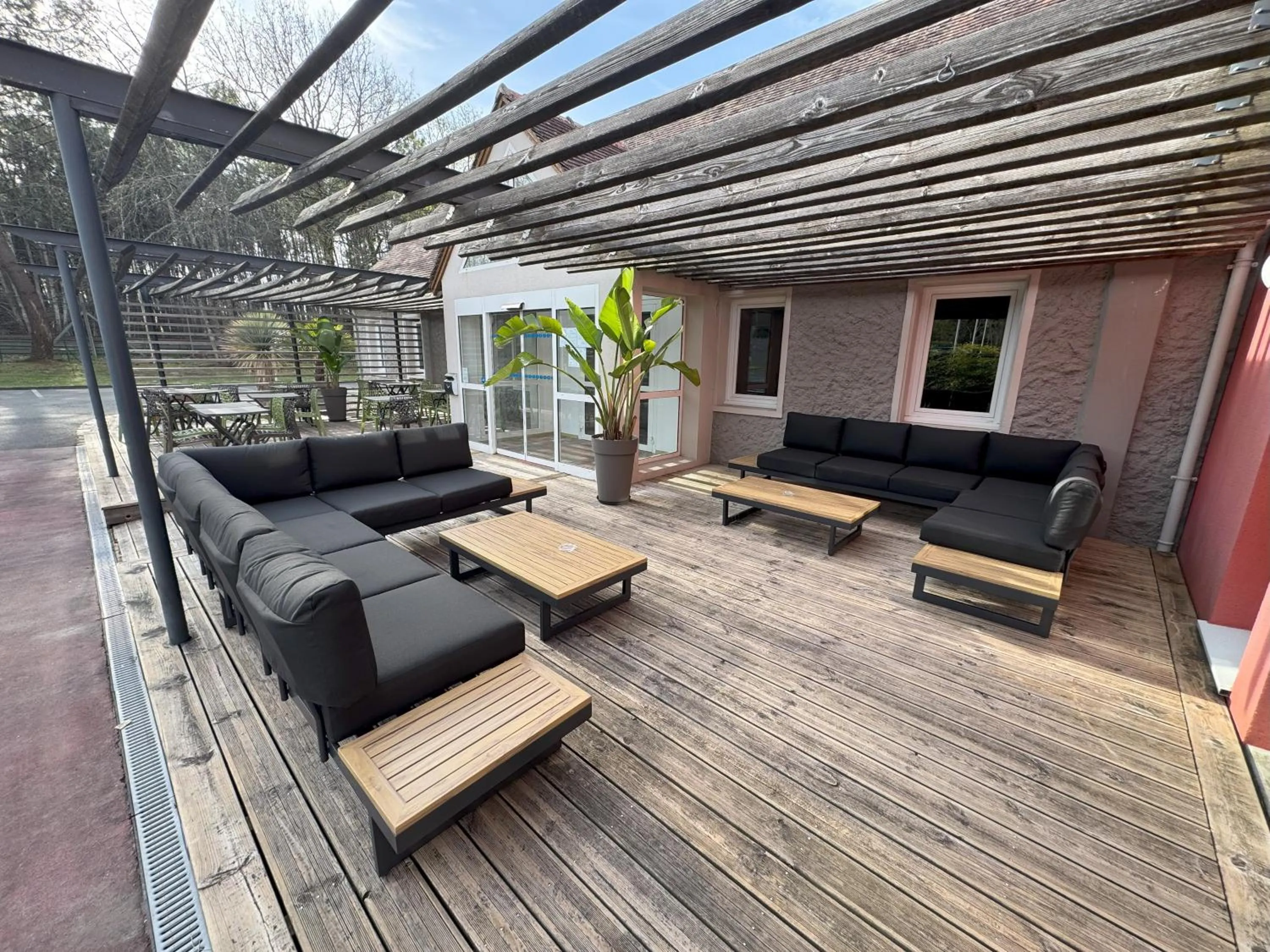 Patio in Hotel ARBOR - Les Hunaudieres - Le Mans Sud - Mulsanne