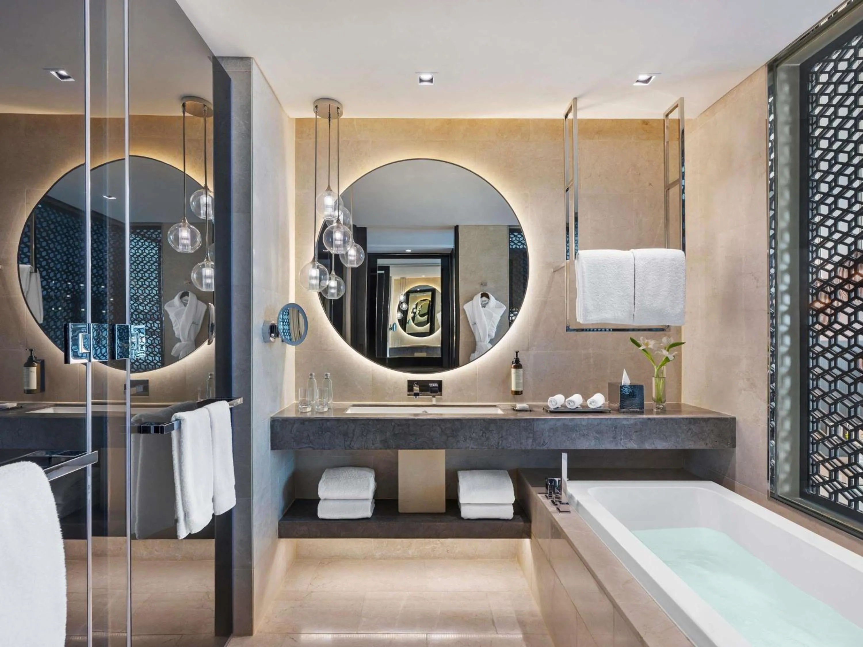 Bedroom, Bed in Fairmont Riyadh