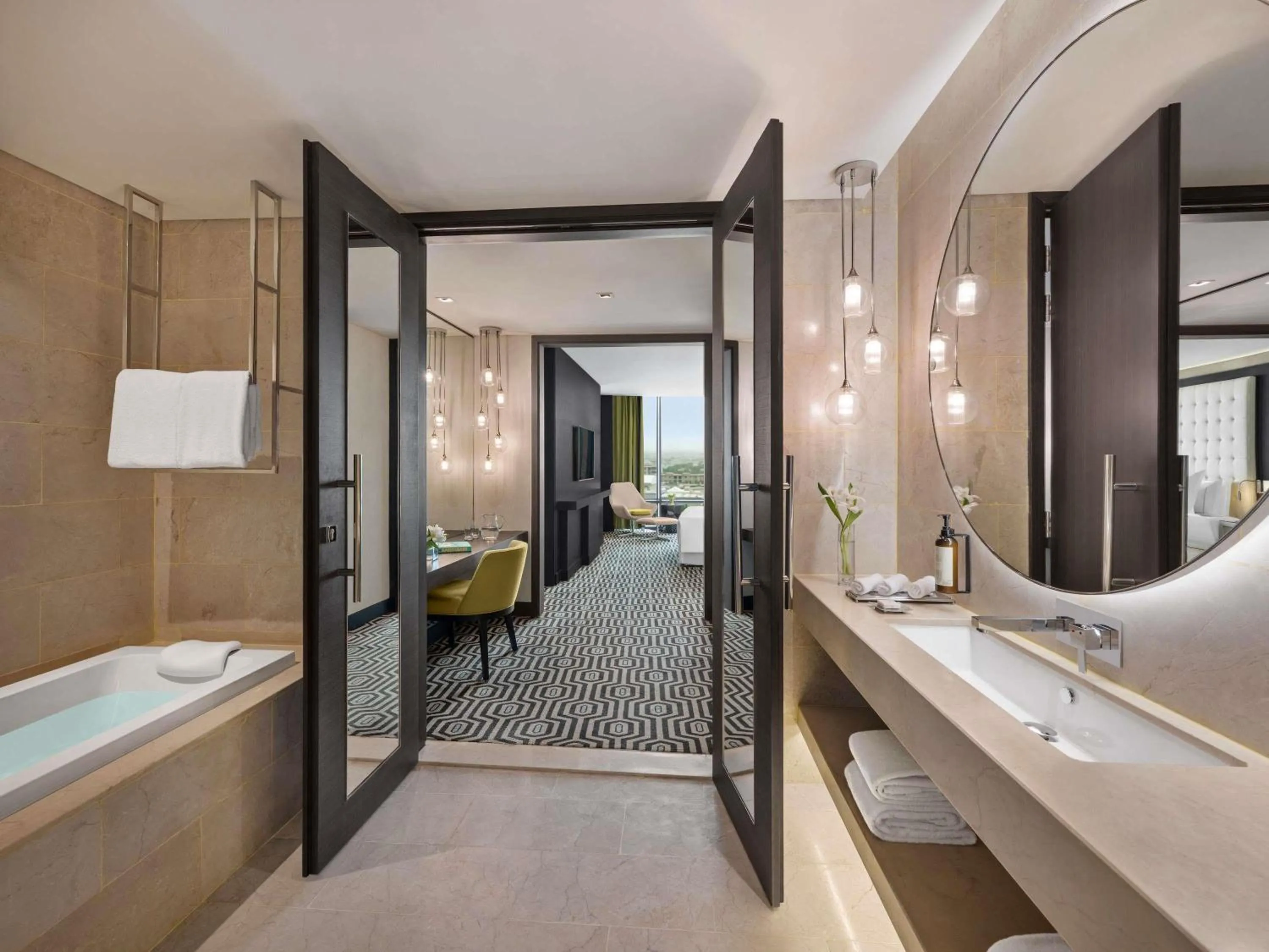 Bedroom, Bed in Fairmont Riyadh