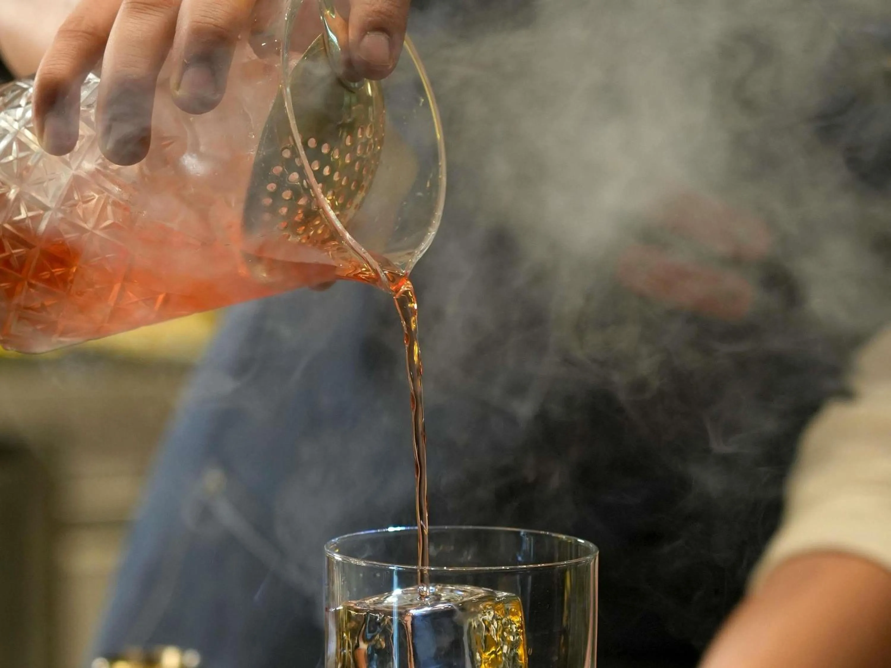 Lounge or bar in Fairmont Riyadh