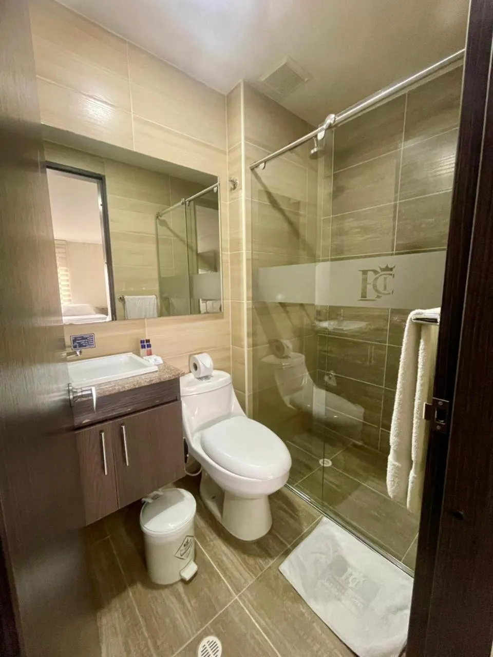 Shower in Hotel Business Center International