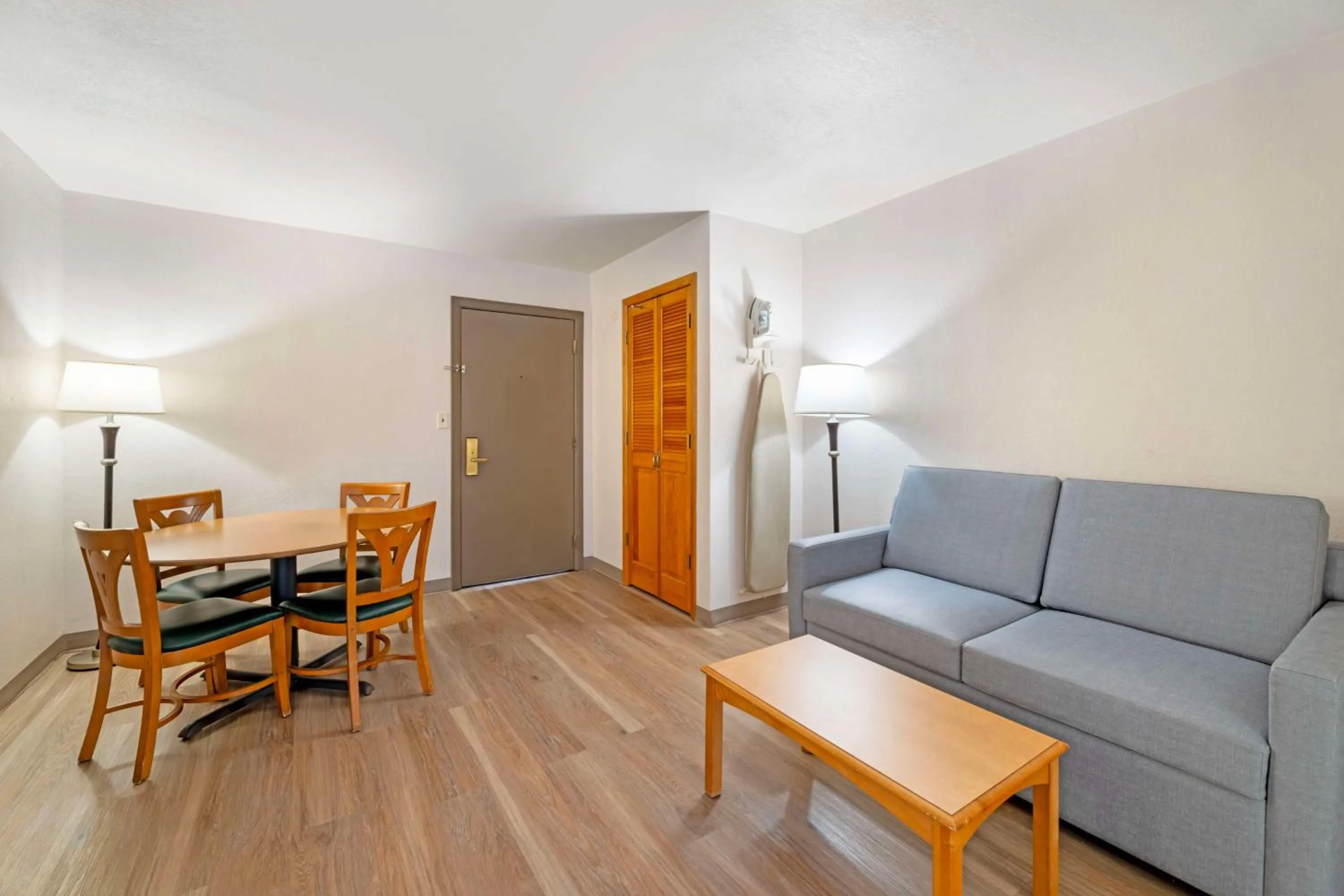 Bedroom in Best Western Green Bay Inn and Conference Center
