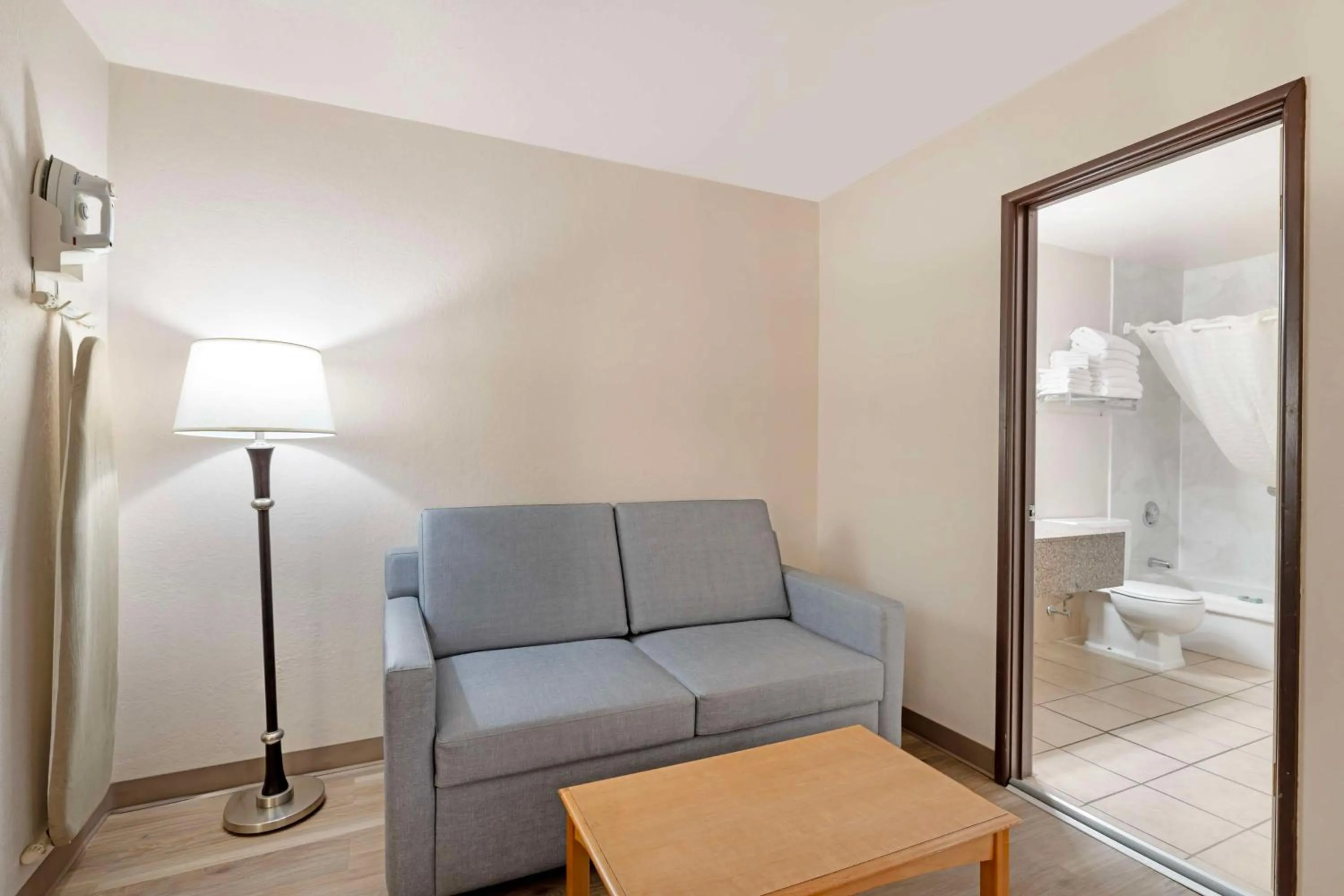 Bedroom, Bed in Best Western Green Bay Inn and Conference Center