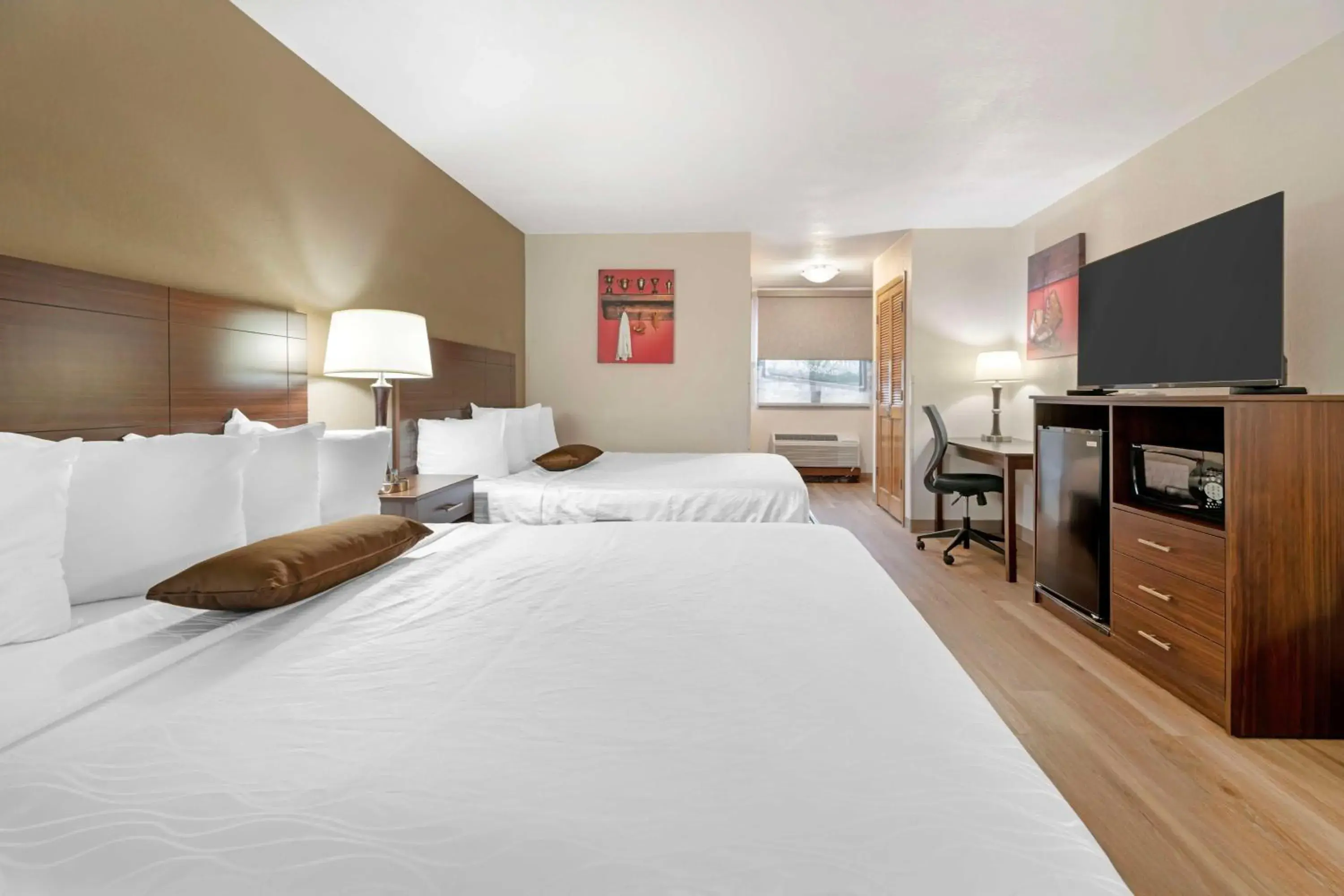 Double Room with Two Double Beds in Best Western Green Bay Inn and Conference Center Double Room with Two Double Beds in Best Western Green Bay Inn and Conference Center