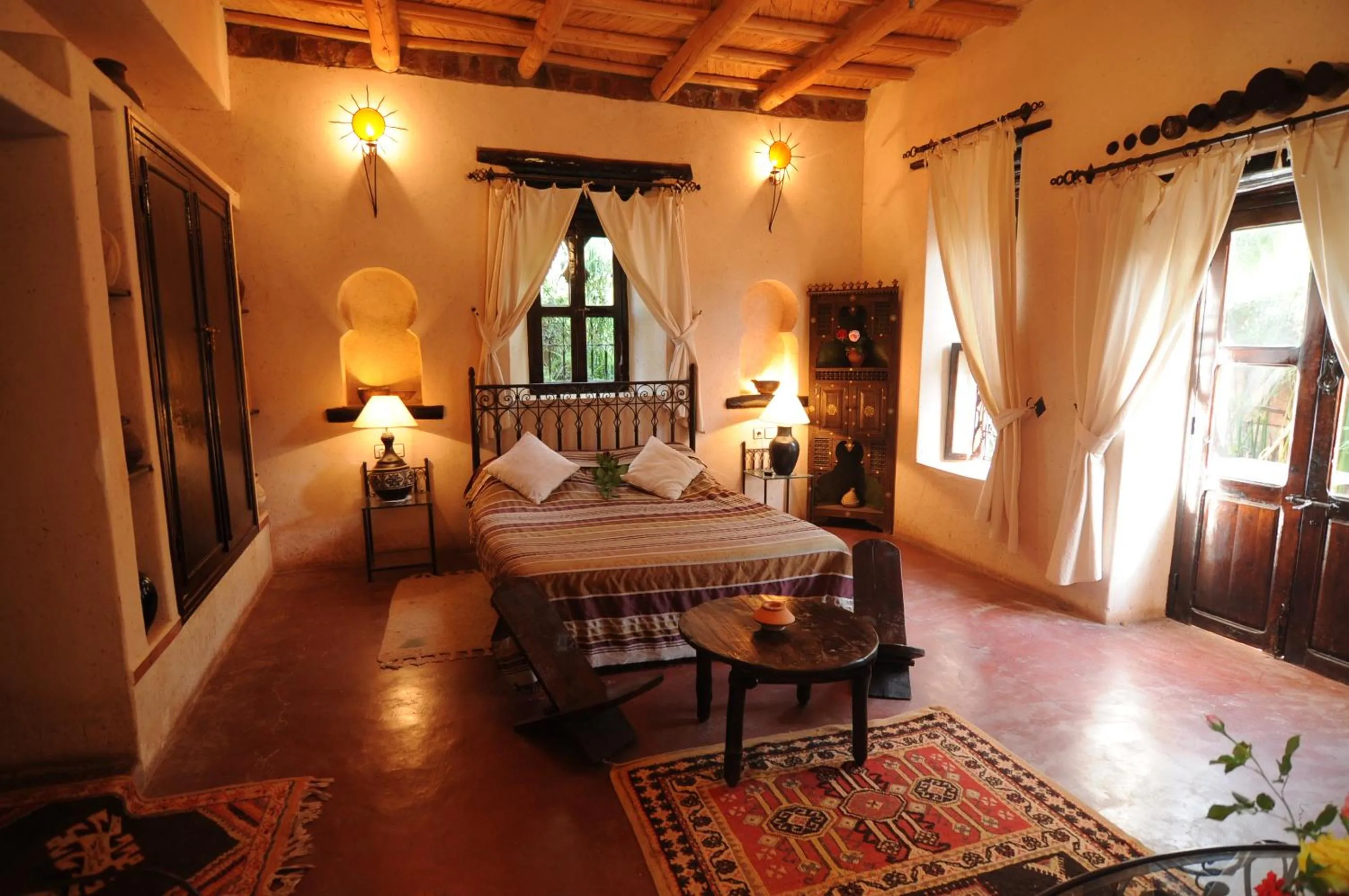 Garden view, Bed in Auberge Chez Momo II