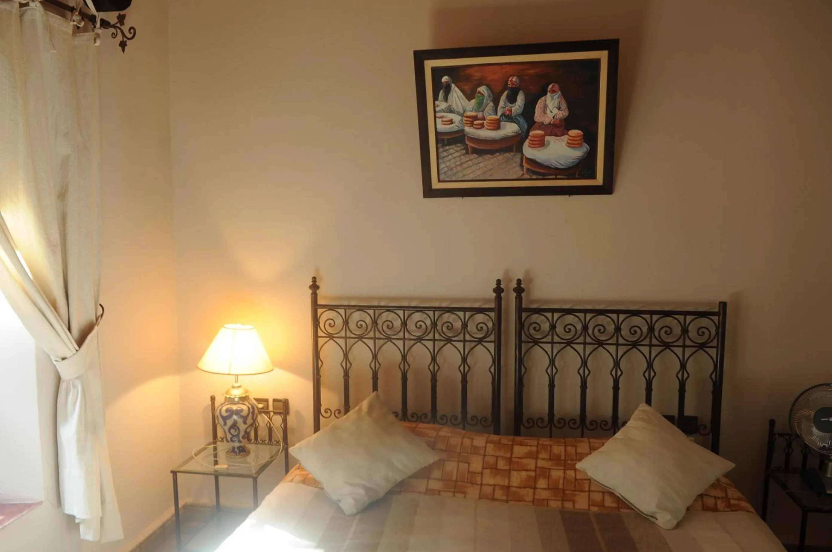 Bedroom, Bed in Auberge Chez Momo II