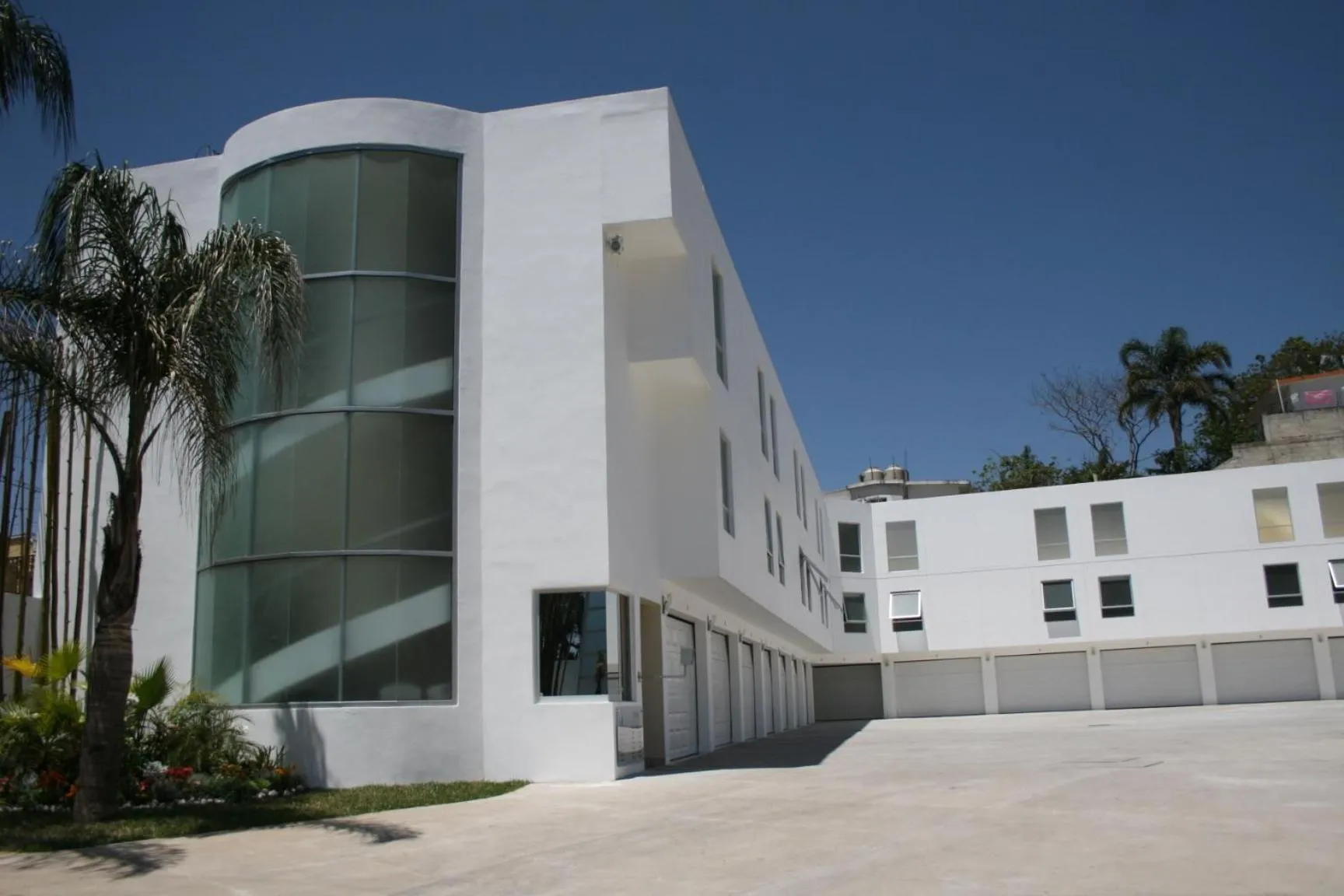 Property building in Auto Hotel Mediterráneo