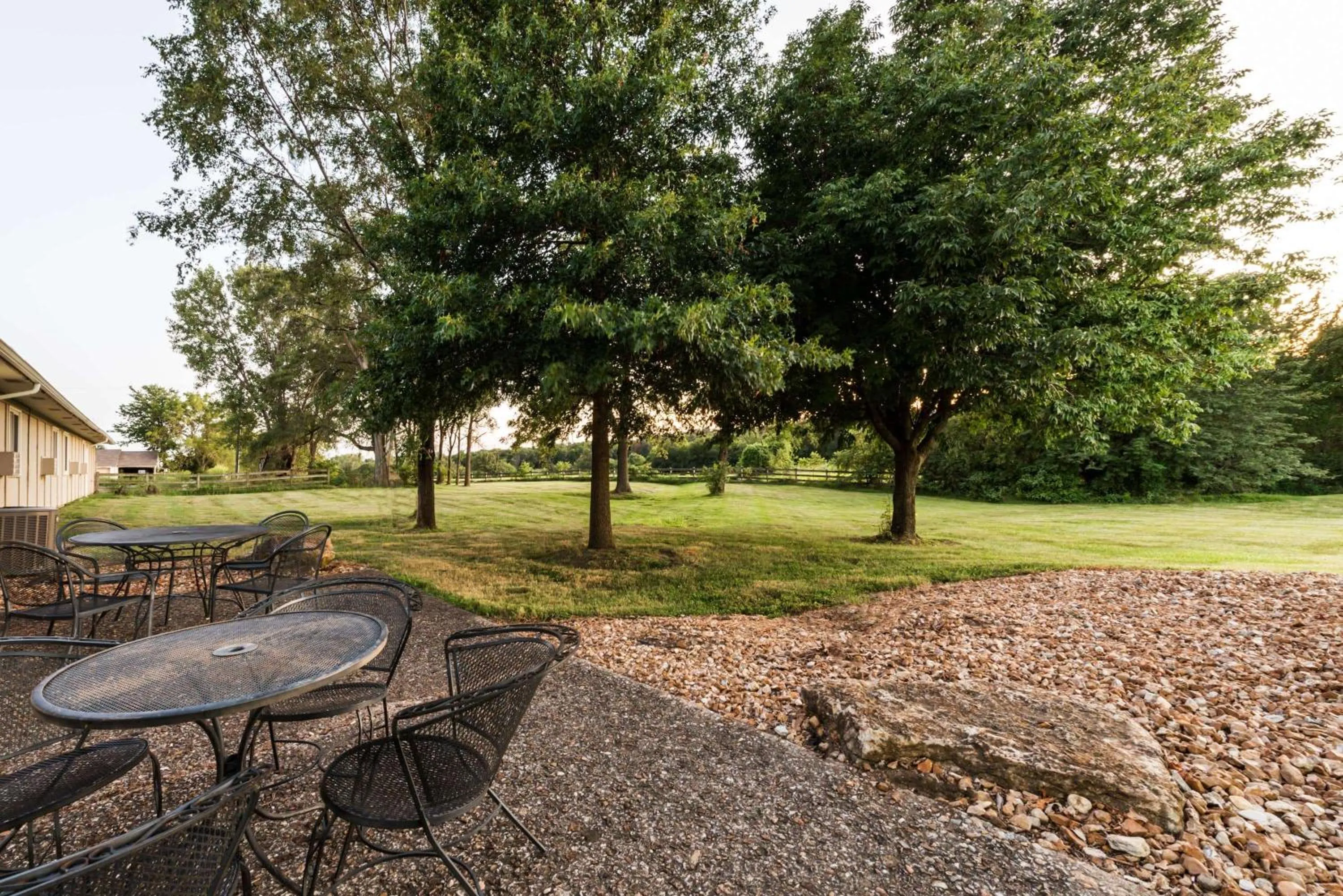 Property building in Super 8 by Wyndham Higginsville