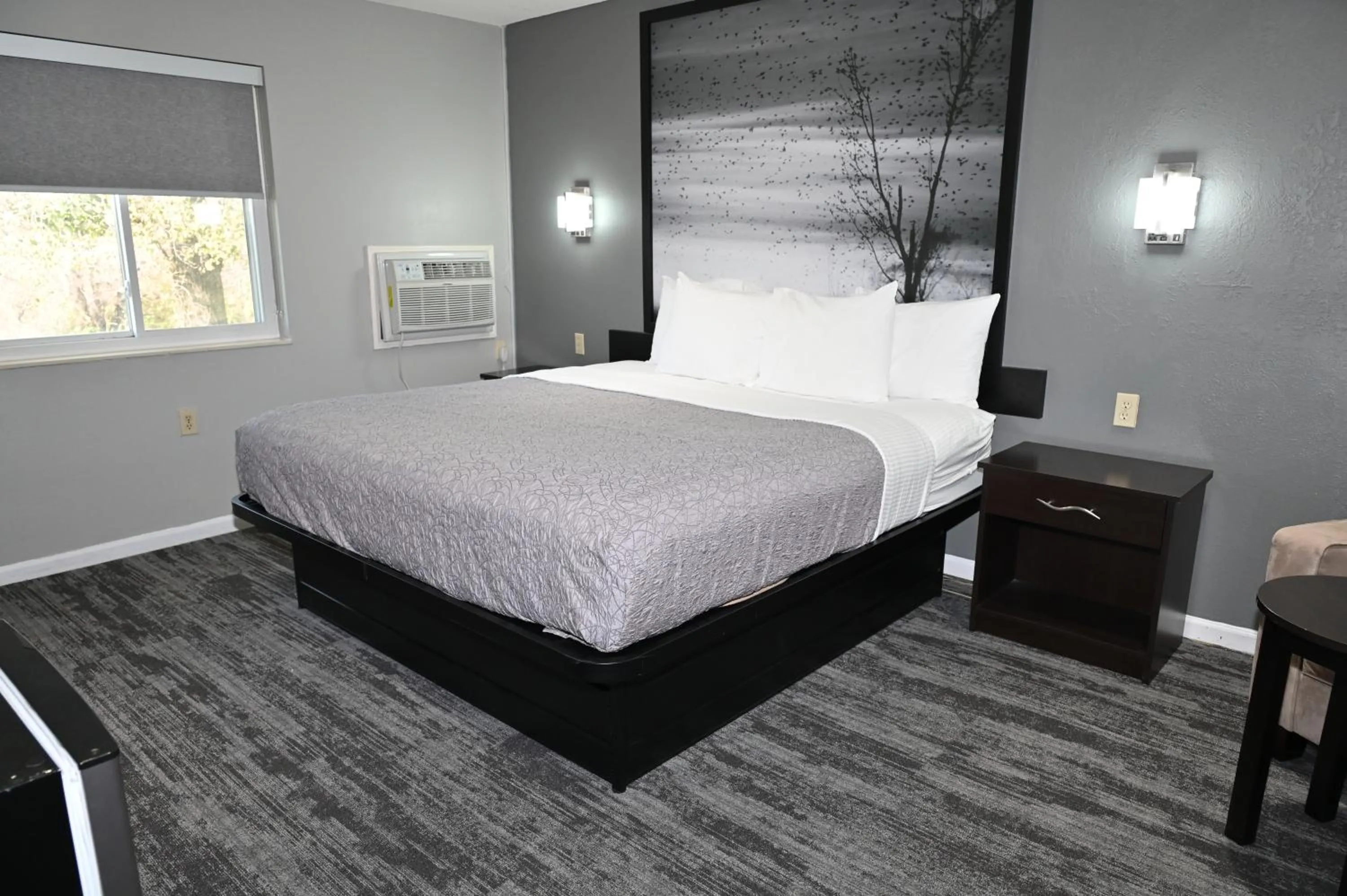 Bed in Super 8 by Wyndham Higginsville