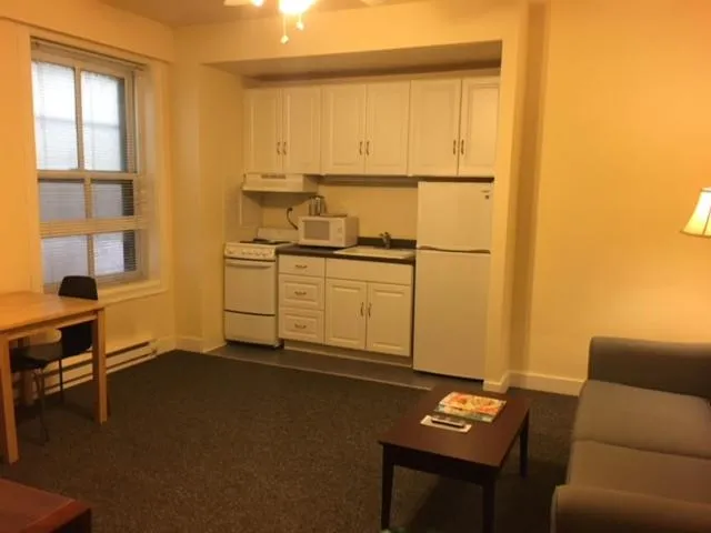 Kitchen or kitchenette in Washington Plaza - Portland