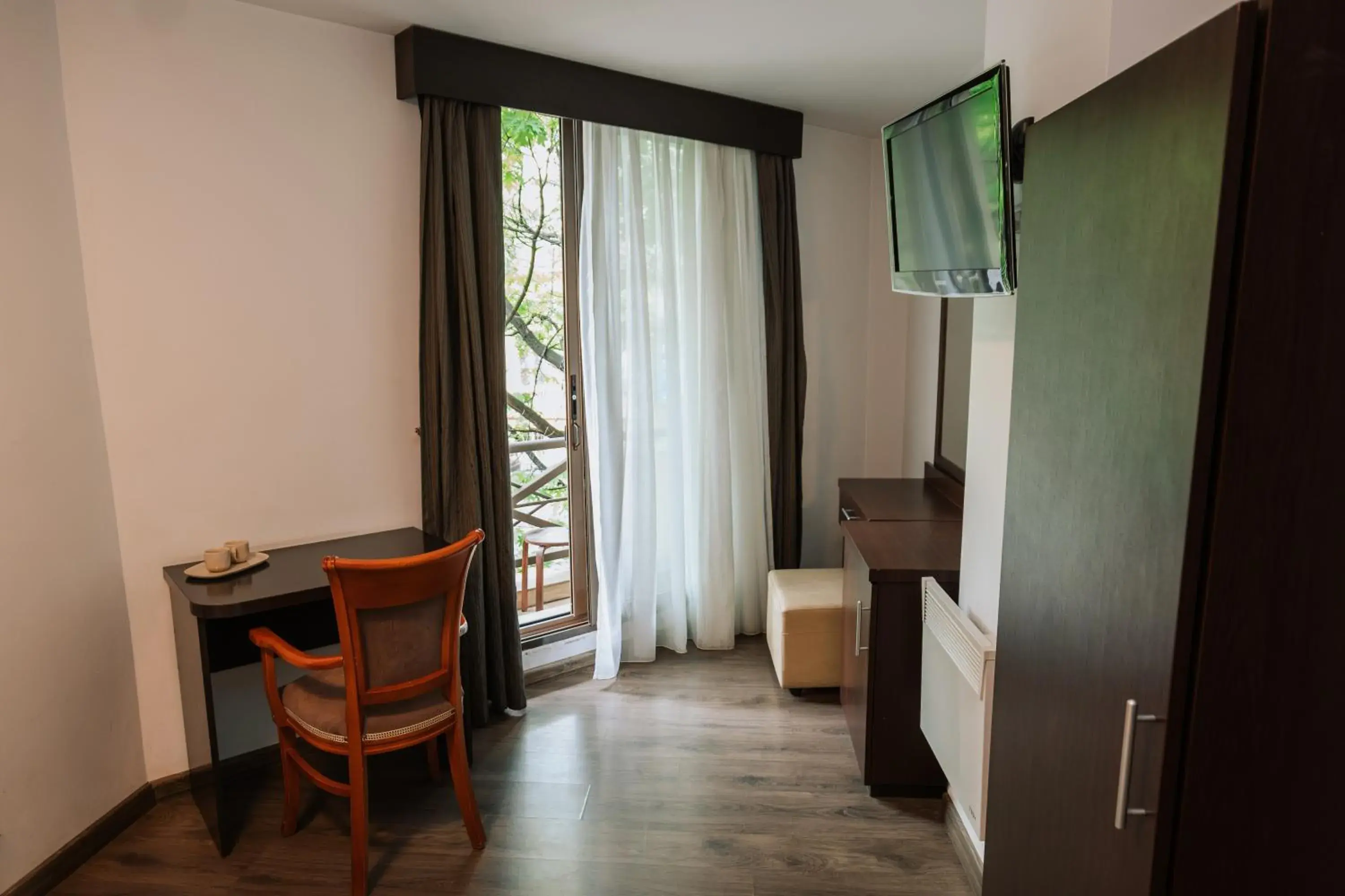 Superior Double Room with Balcony in Hotel Duke Armeneasca City Center Superior Double Room with Balcony in Hotel Duke Armeneasca City Center