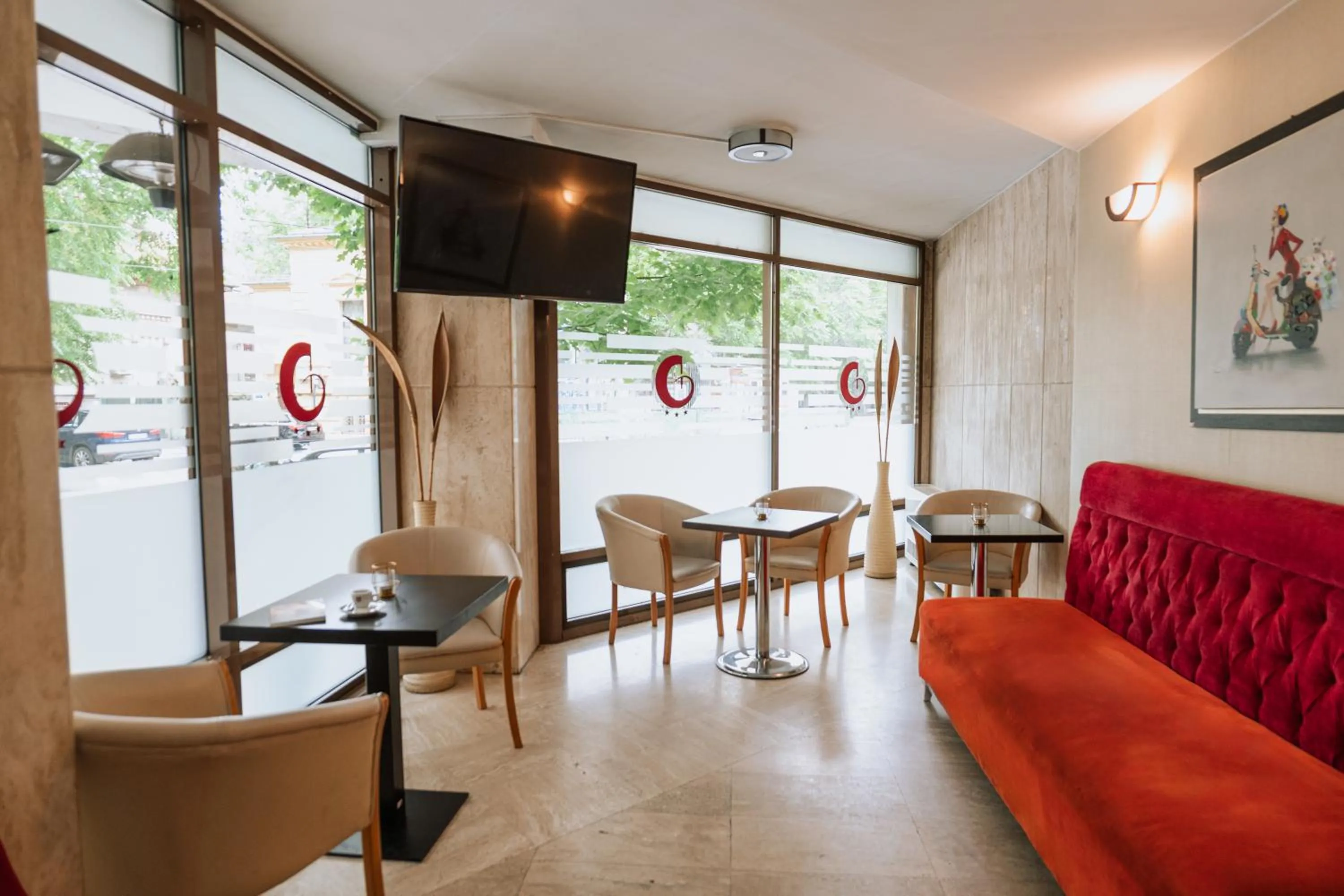 Seating area in Hotel Duke Armeneasca City Center