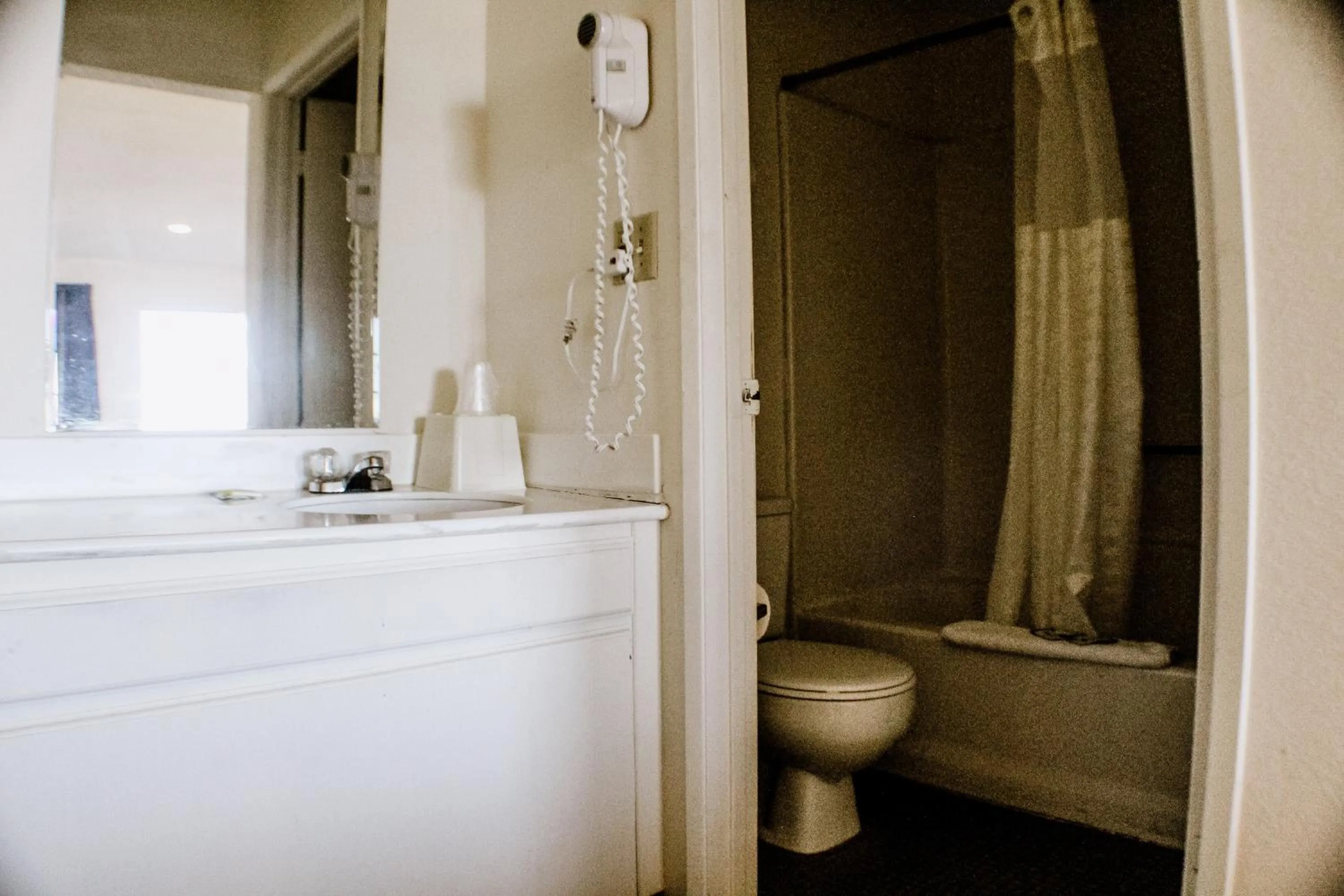 Devonshire Inn Motel