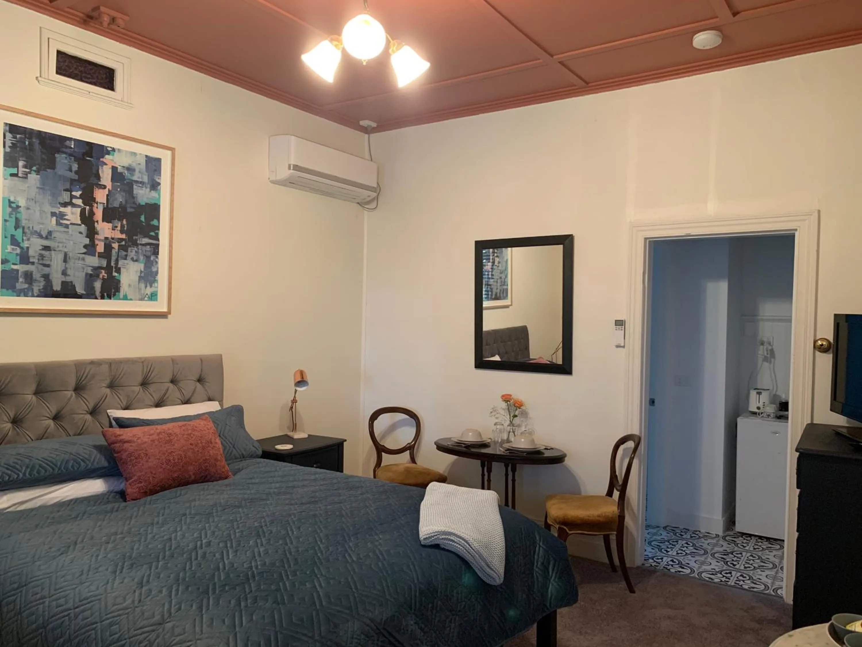 Photo of the whole room, Bed in Genesta House