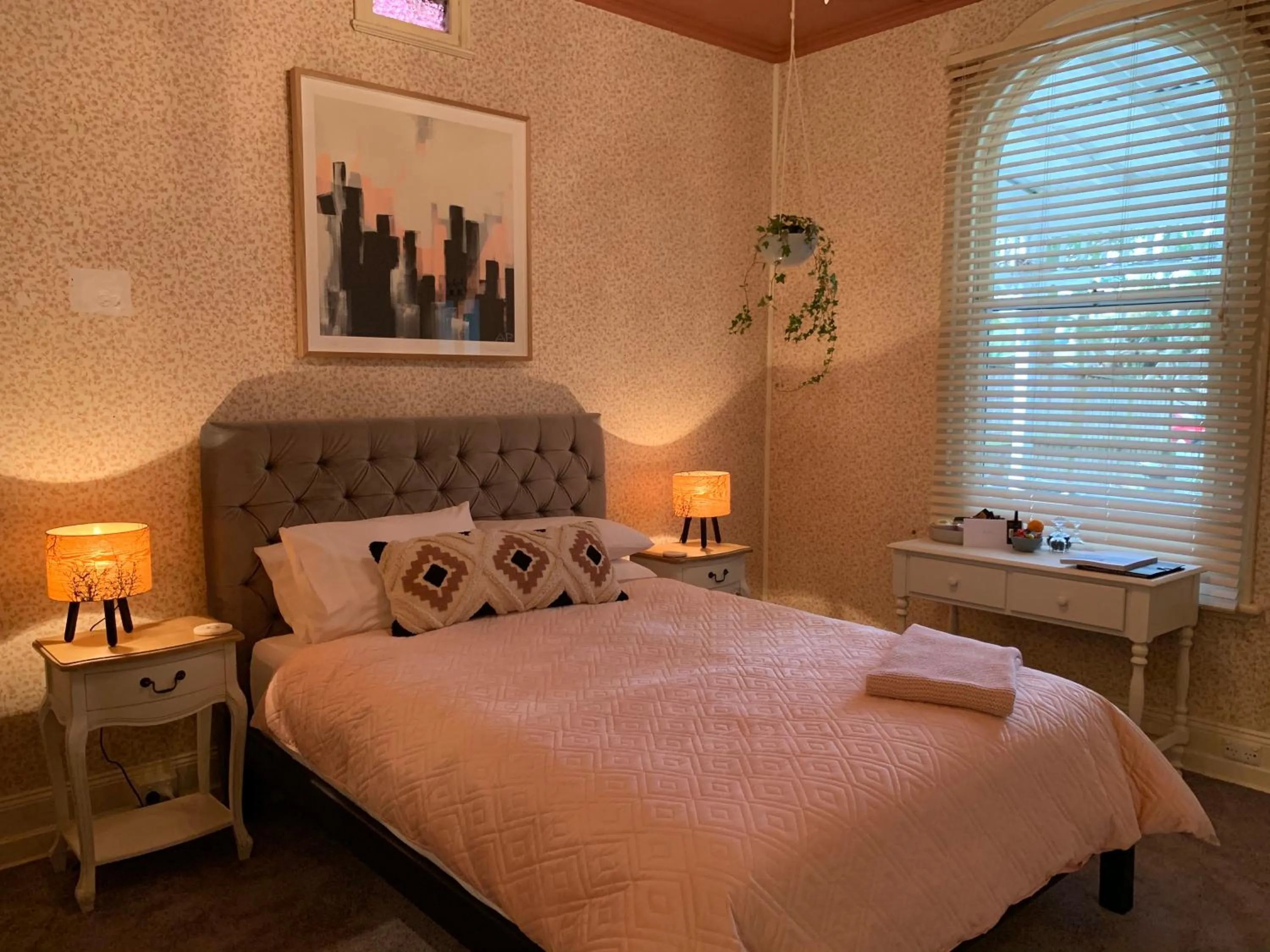 Photo of the whole room, Bed in Genesta House