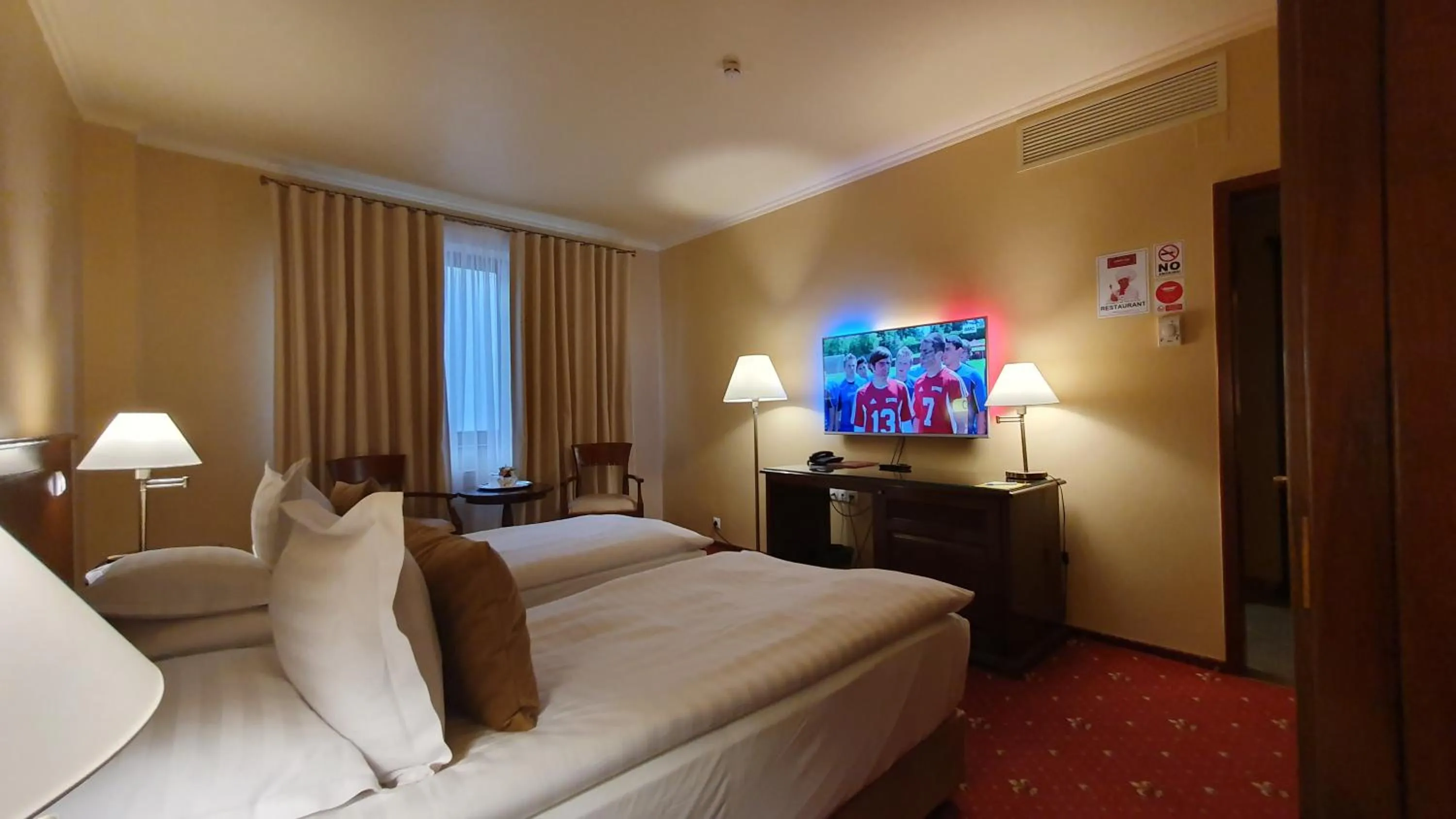TV and multimedia, Bed in Hotel Garden Club