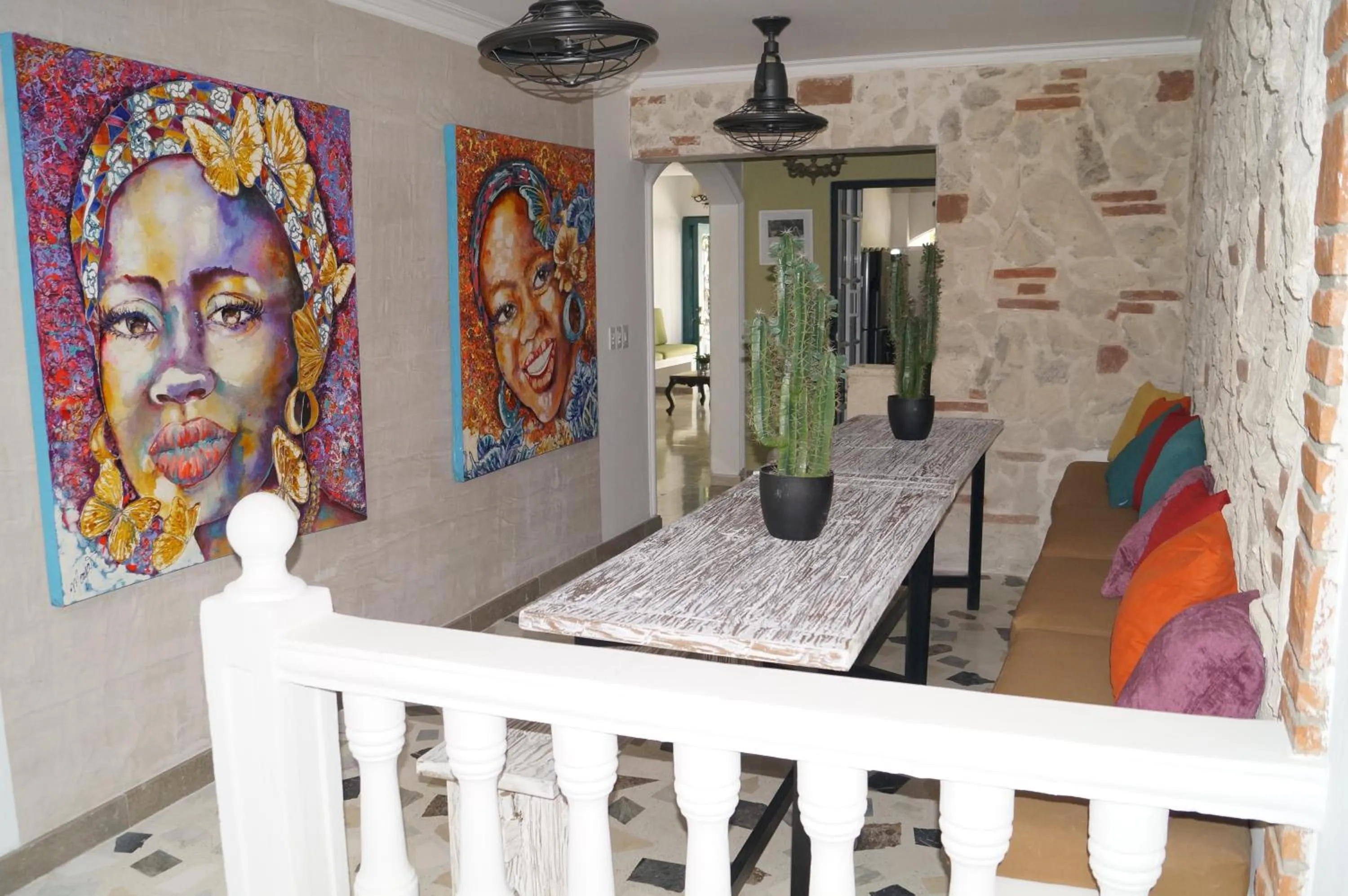 Dining area in Peregrinos Hostel Cartagena de Indias
