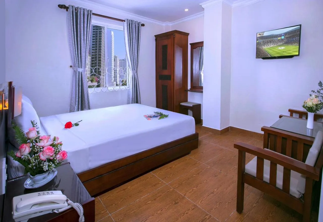 Bed in Nice Swan Hotel