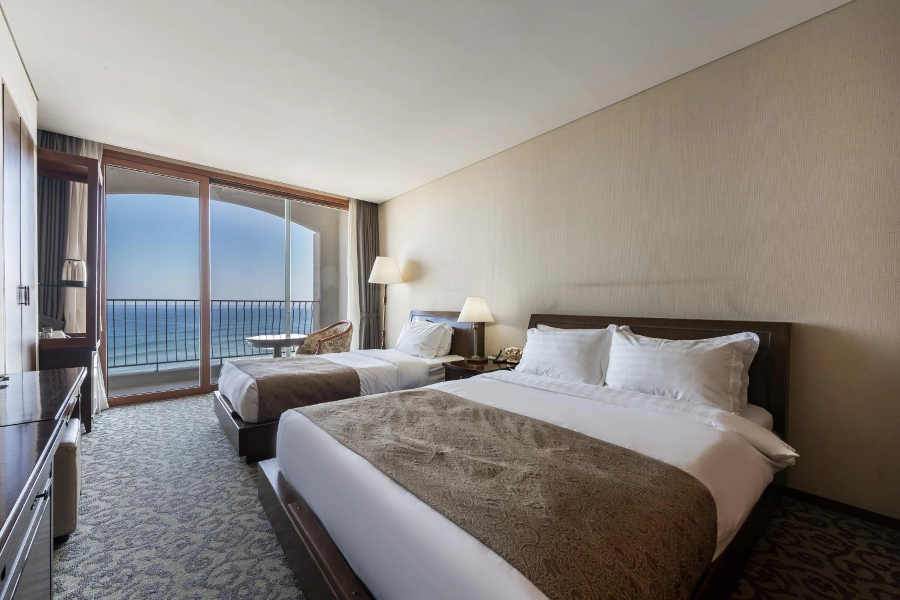 Sea view, Bed in Hotel Maremons
