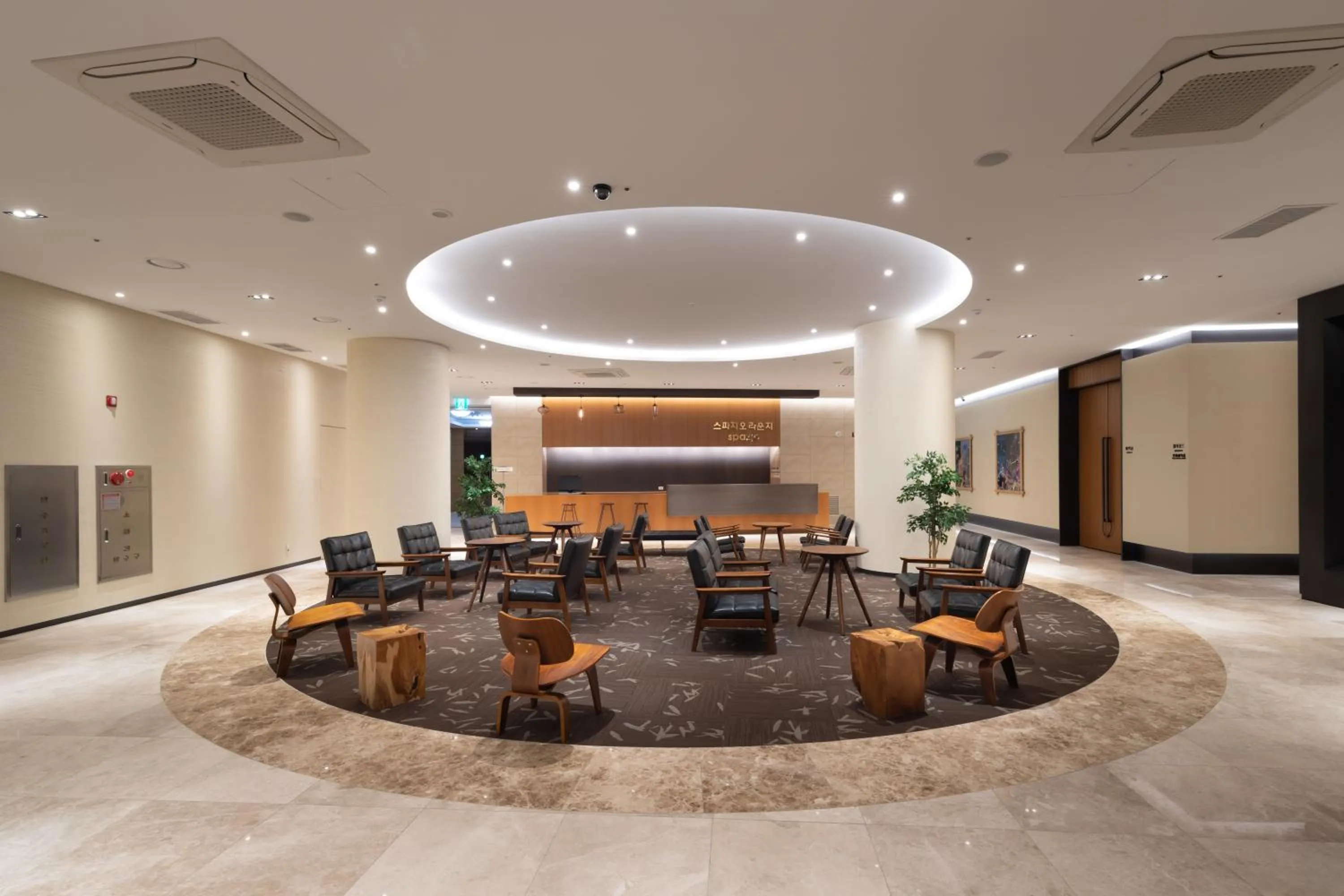 Seating area in Hotel Maremons