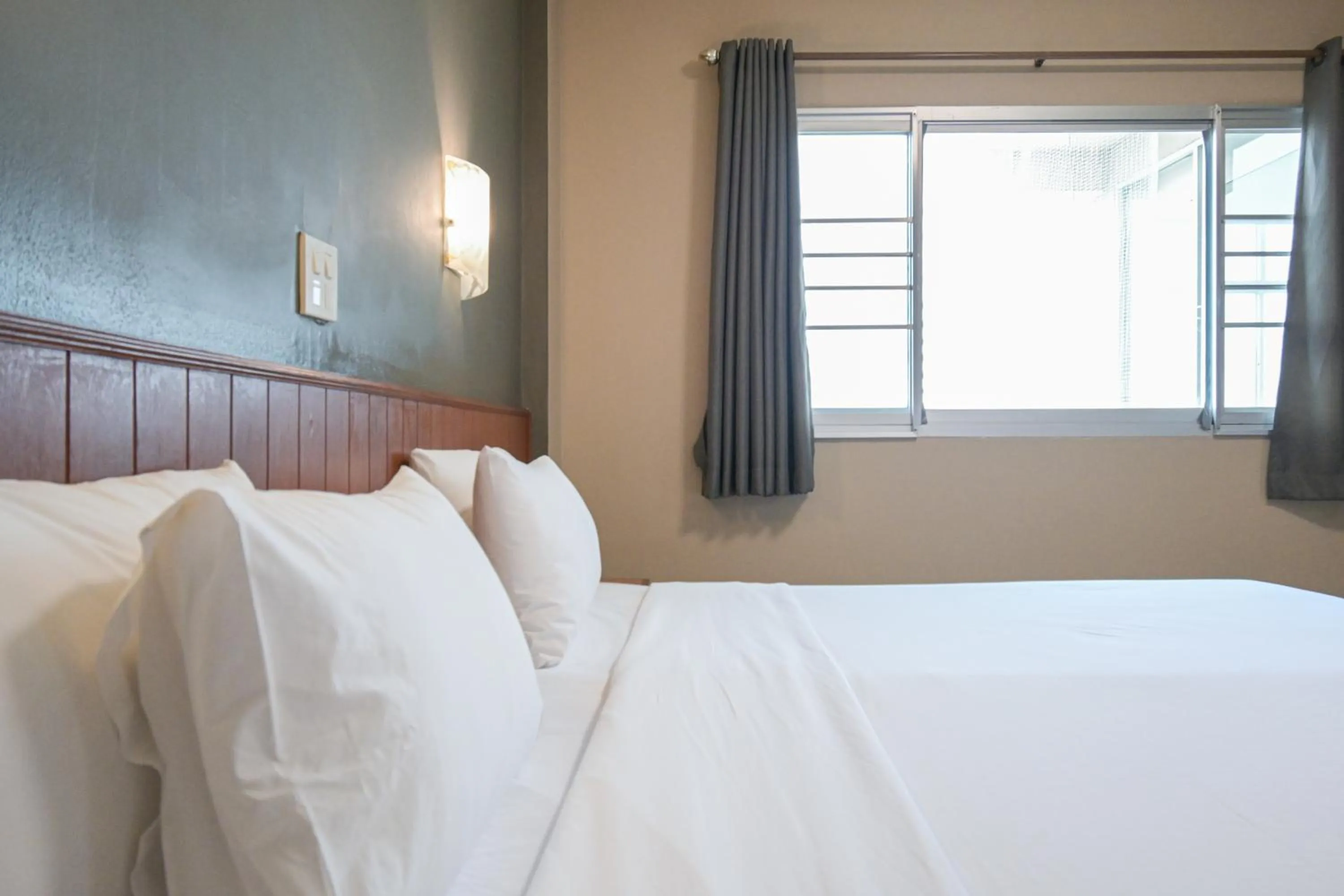 Bed in Rattana Park Hotel