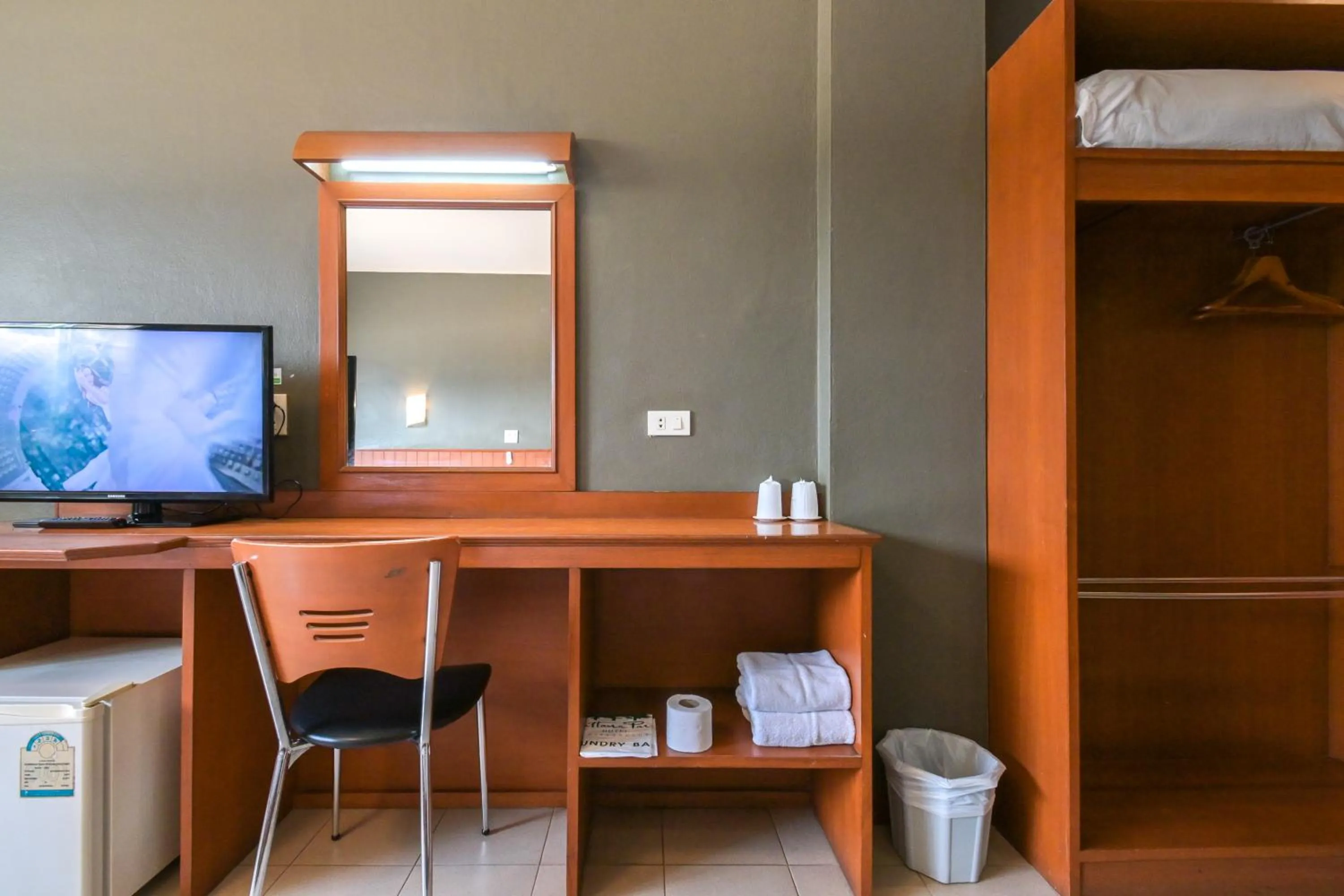 hair dresser in Rattana Park Hotel