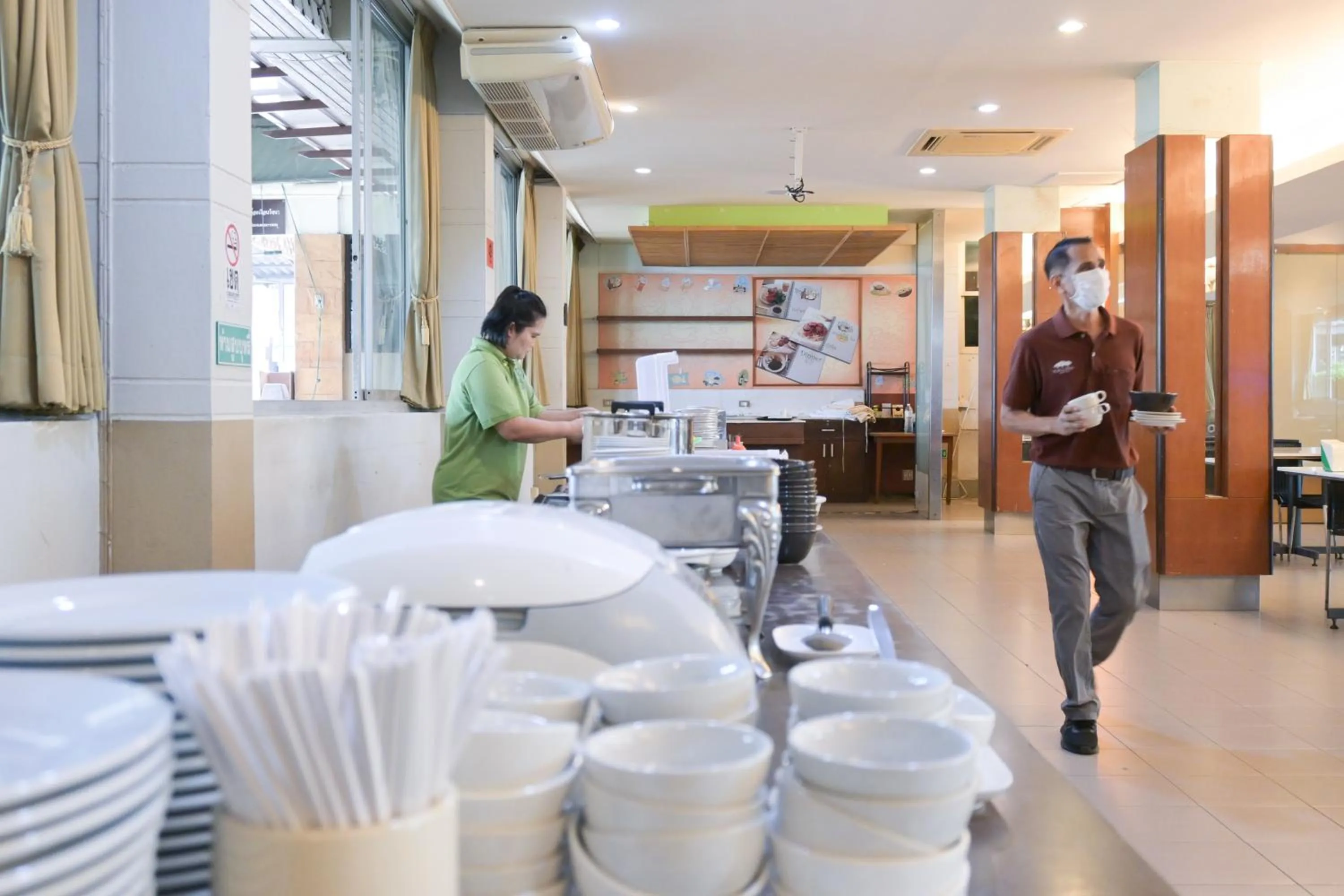 Restaurant/places to eat in Rattana Park Hotel