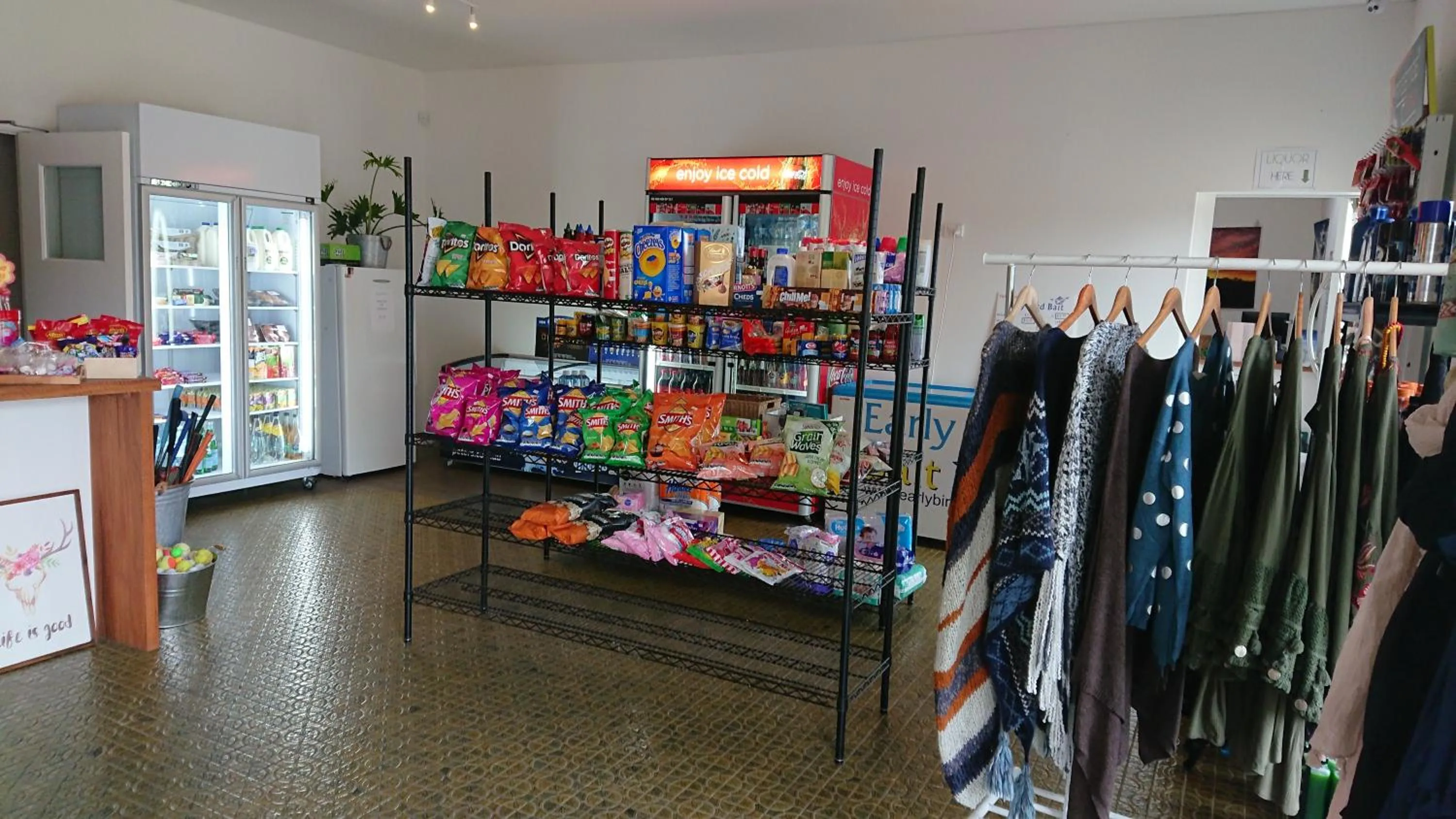 Food and drinks, Supermarket/Shops in Peppermint Grove Beach Holiday Park