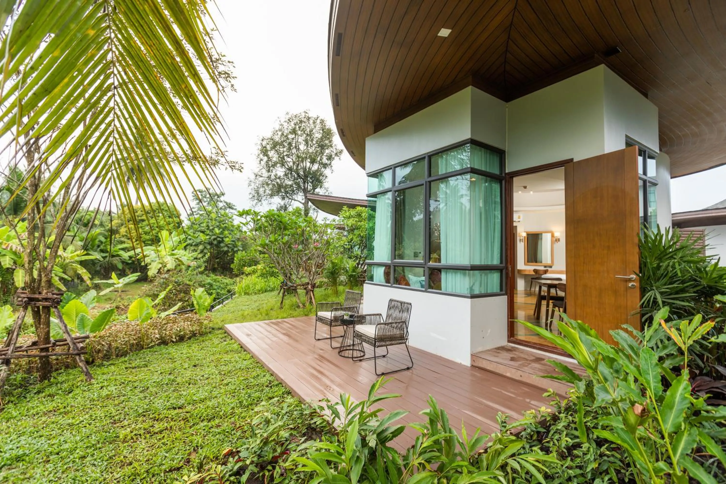 Patio in Na Tree Tara Riverside Resort Amphawa Damnoensaduak