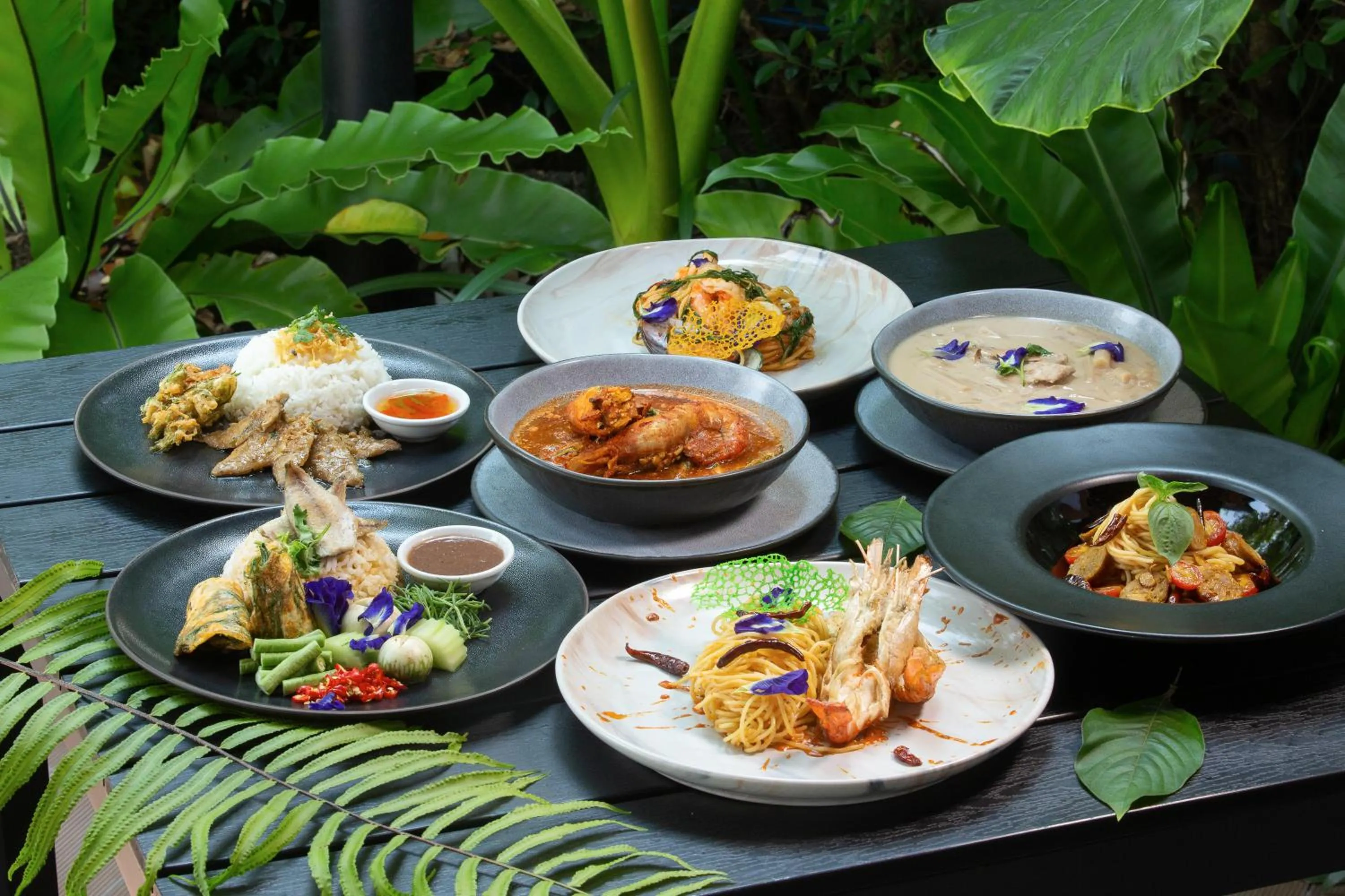 Restaurant/places to eat in Na Tree Tara Riverside Resort Amphawa Damnoensaduak